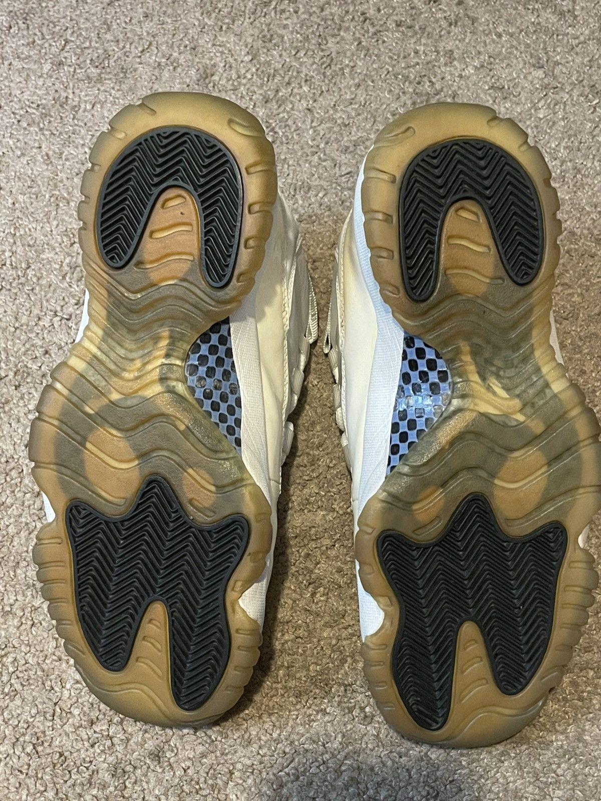 Jordan Brand Jordan 11 Columbia (2001) Size US 7 / EU 40 - 3 Thumbnail