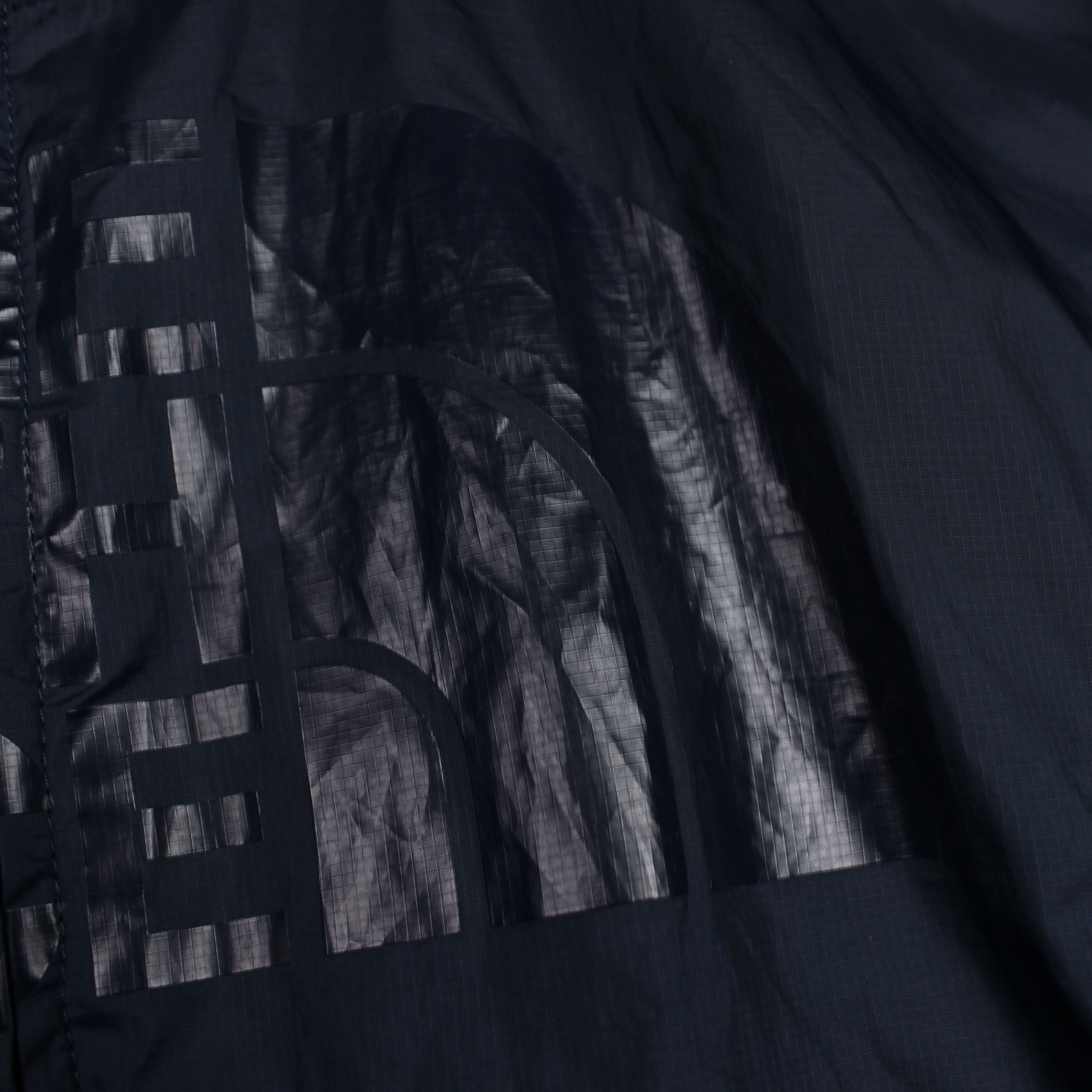 The North Face TNF The North Face light jacket big logo centr L Size US L / EU 52-54 / 3 - 7 Thumbnail