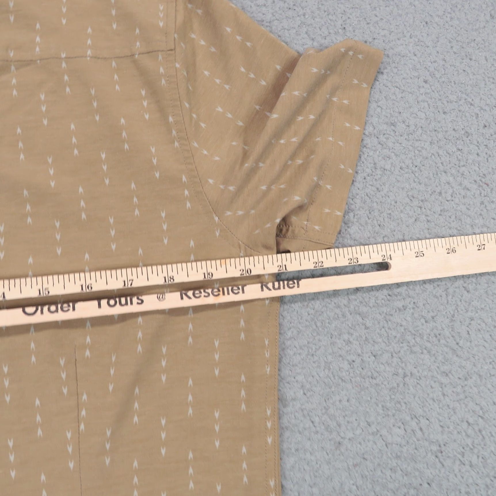 Vuori Vuori Shirt Mens Medium Bridge Button Down Tan Beige Print Tech Athleisure V184 Shirt Size US M / EU 48-50 / 2 - 7 Thumbnail