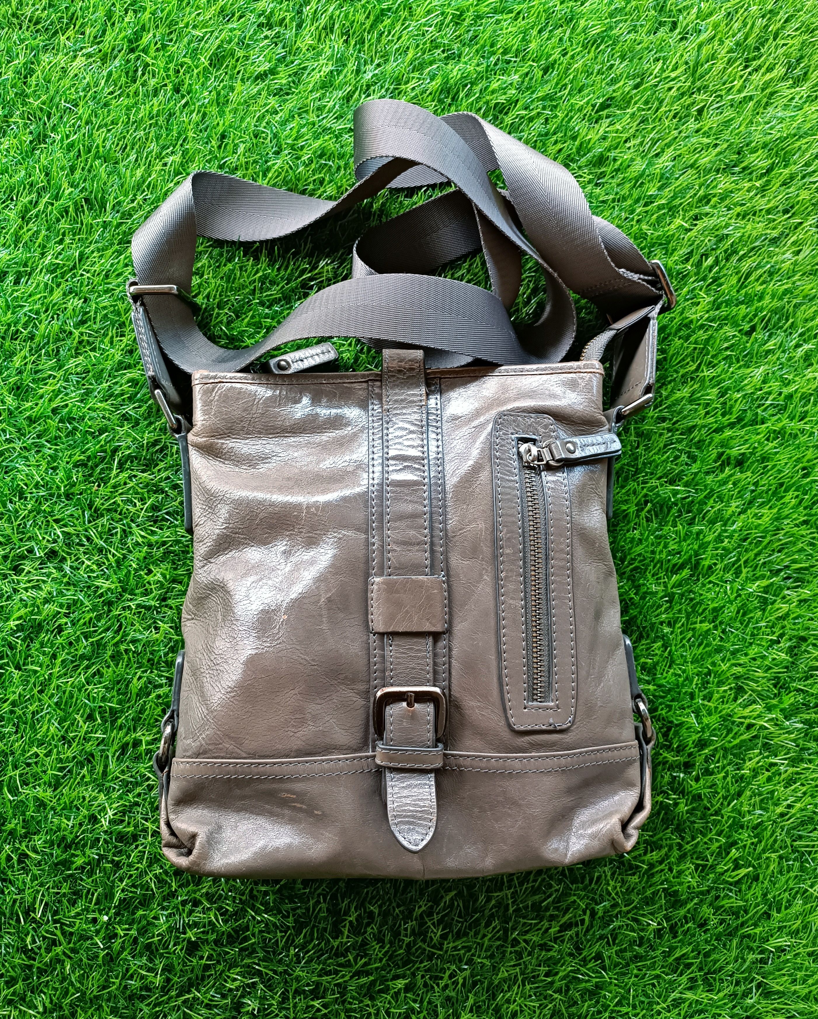 CHARLES BERKELEY LEATHER SLING BAG