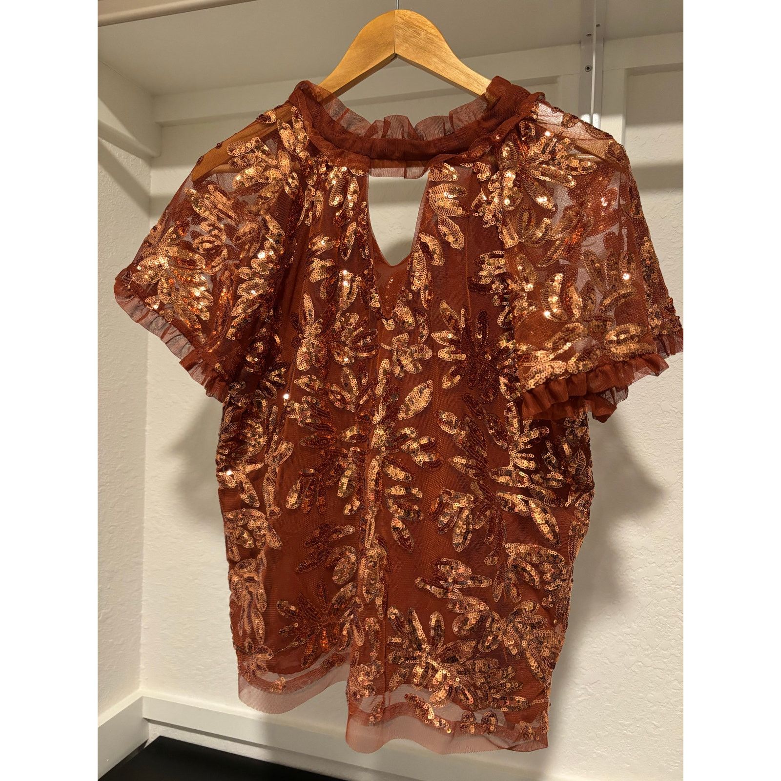 Anthropologie NWOT Anthropologie Burnt Orange Cut-out Sequin Top Sz S Size S / US 4 / IT 40 - 4 Thumbnail