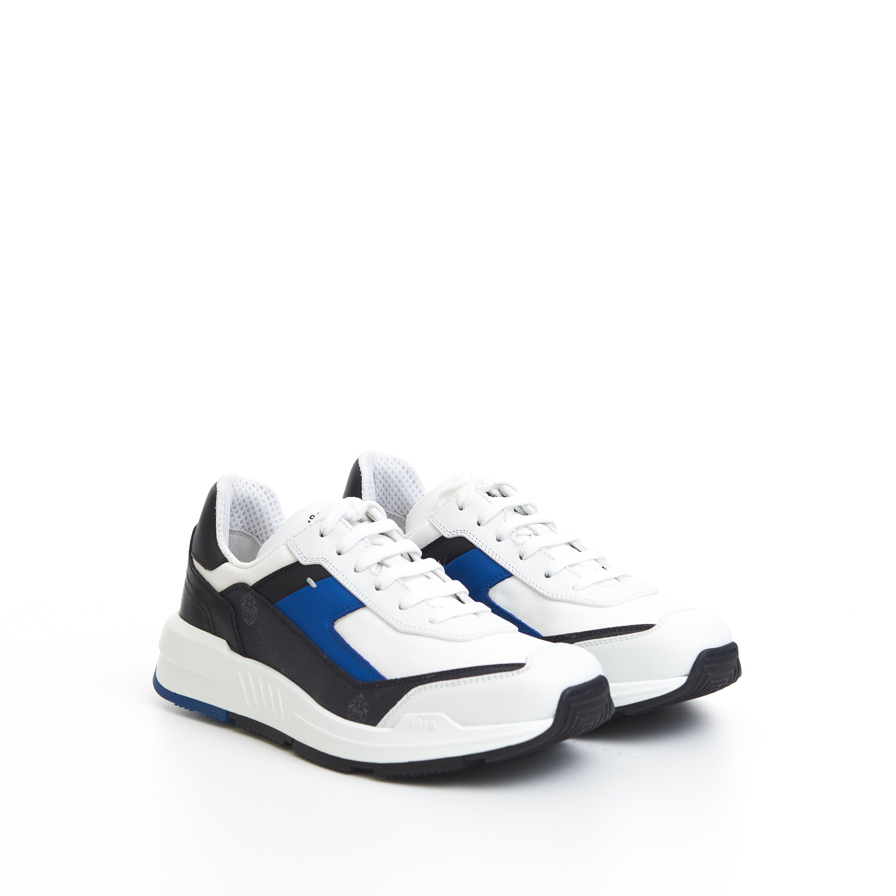 Pulse Sneaker In Black Signature Canvas Size 5