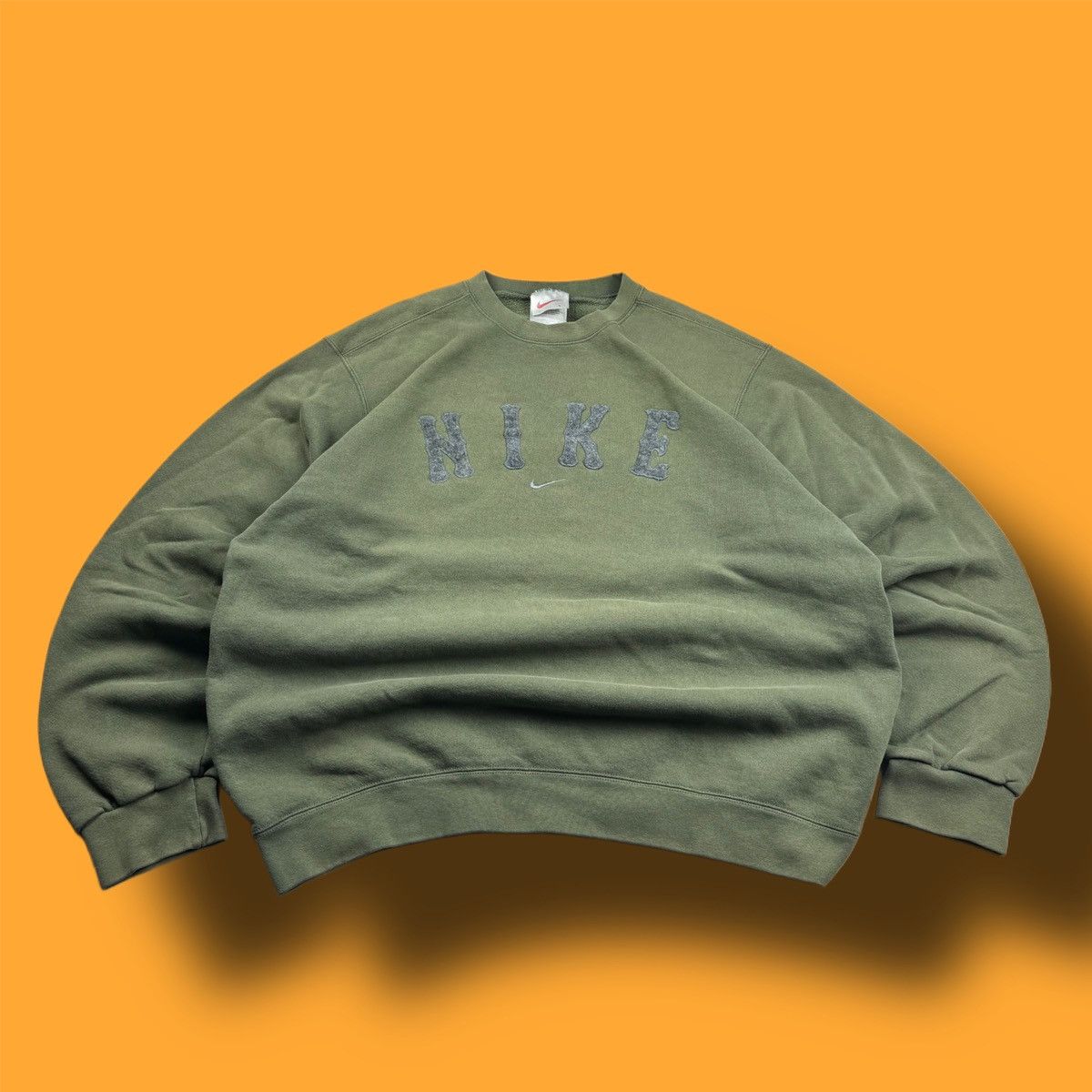 Nike × Vintage NIKE VINTAGE CENTER LOGO OVERSIZE BOXY SWEATSHIRT Size US L / EU 52-54 / 3 - 1 Thumbnail