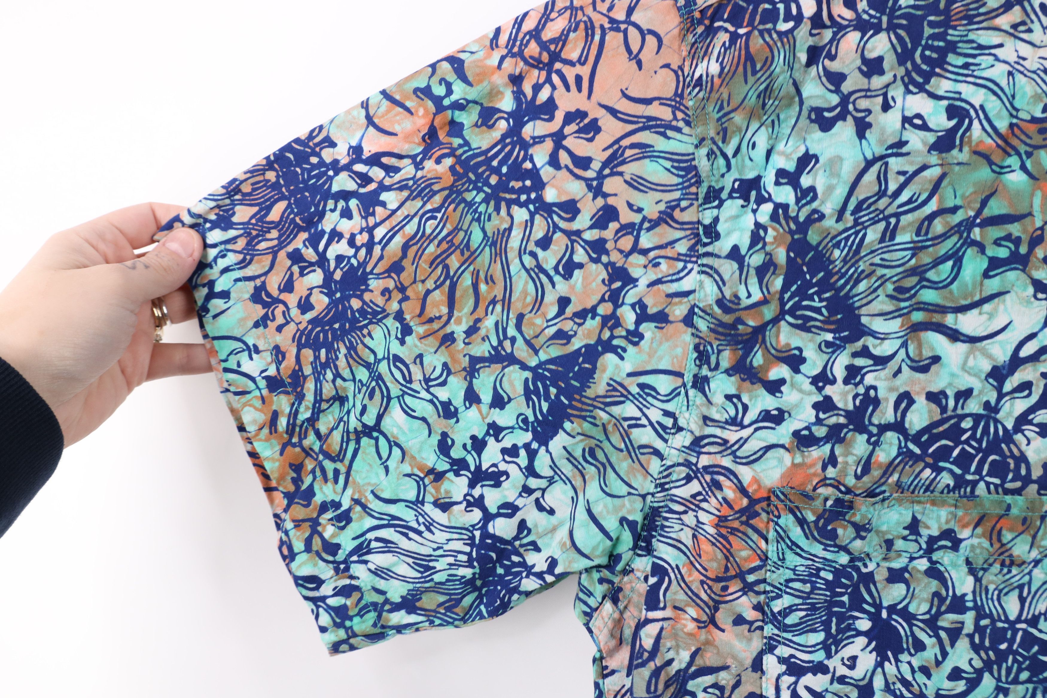 Vintage Vintage 90s Streetwear Abstract Fish Baggy Surf Button Shirt Size US M / EU 48-50 / 2 - 6 Thumbnail