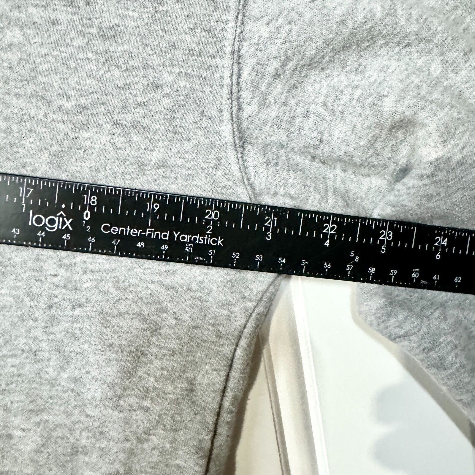 Disney Disney Store Sweater Size Medium Whinnie The Pooh Grey Size M / US 6-8 / IT 42-44 - 4 Thumbnail