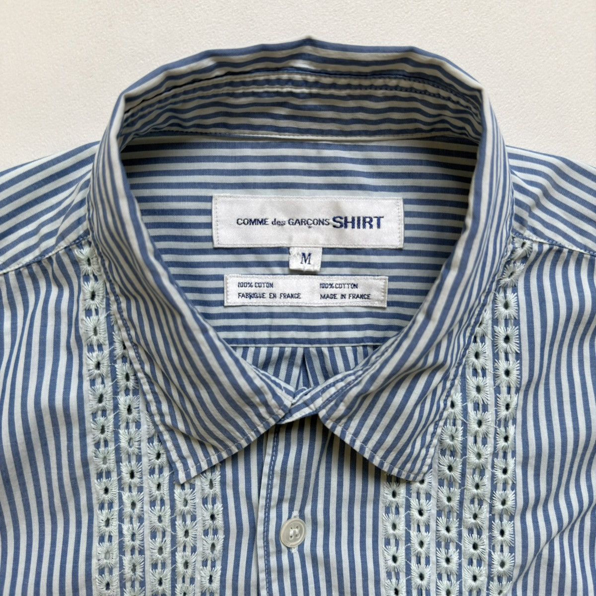 Comme des Garcons ‘Embroidered Stripe’ White/Blue Stripe Shirt Size US L / EU 52-54 / 3 - 5 Thumbnail
