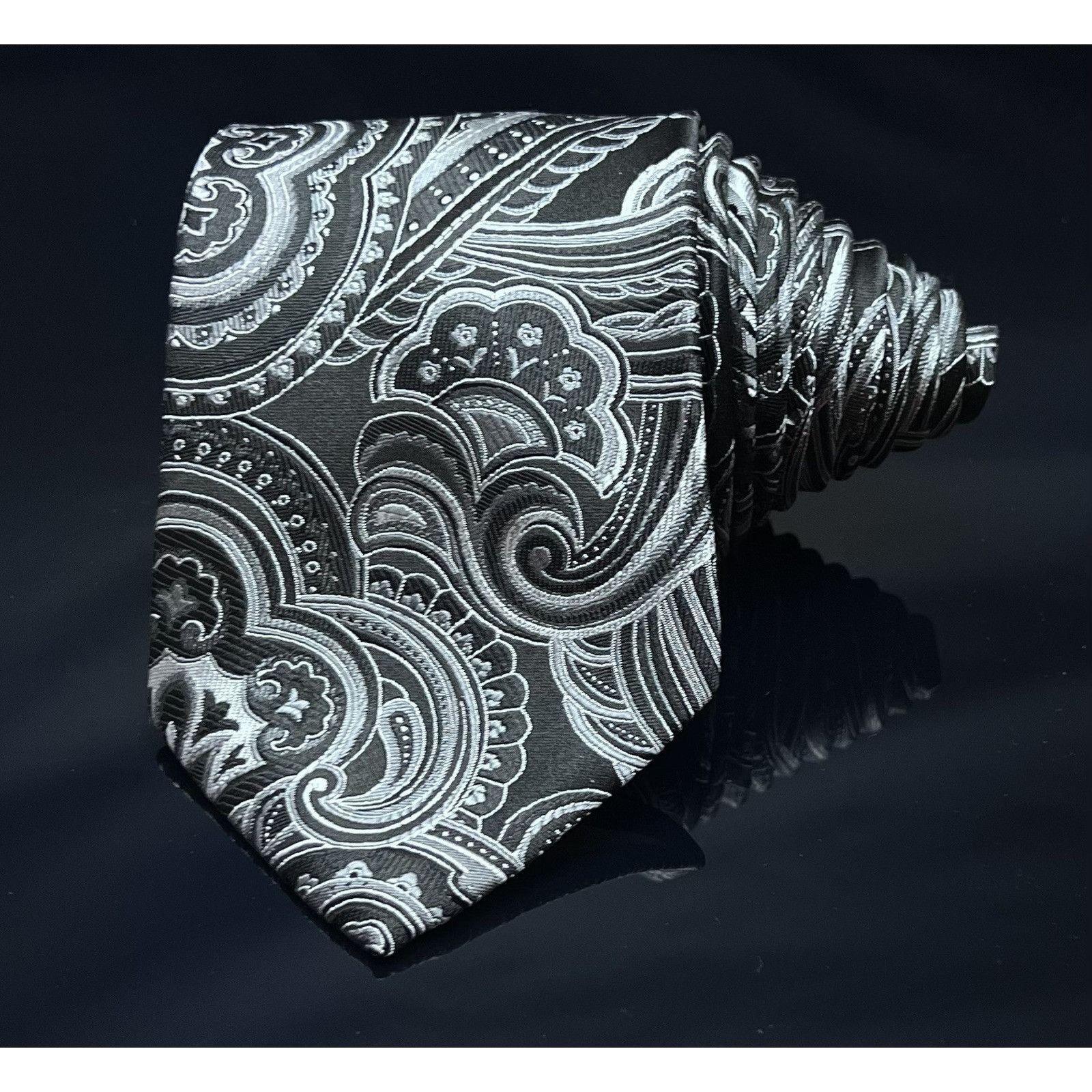Donald Trump DONALD J. TRUMP MEN'S TIE BLACK/PAISLEY WIDTH: 3.50" LENGTH: Size ONE SIZE - 2 Thumbnail