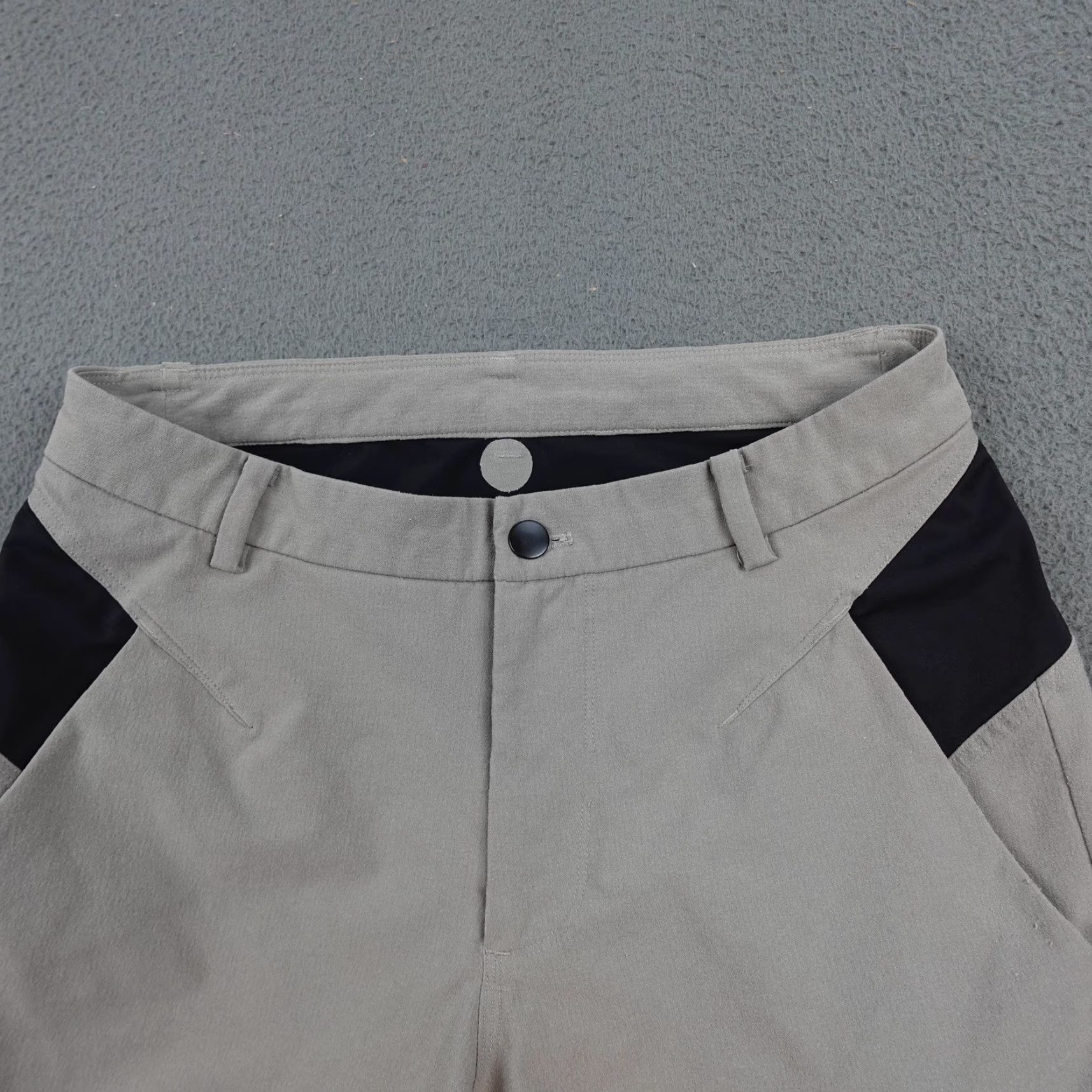 Lululemon Lululemon Shorts Mens 30 Chino Hiking Golf Activewear Beige Stretch 9in Inseam Size US 30 / EU 46 - 2 Thumbnail