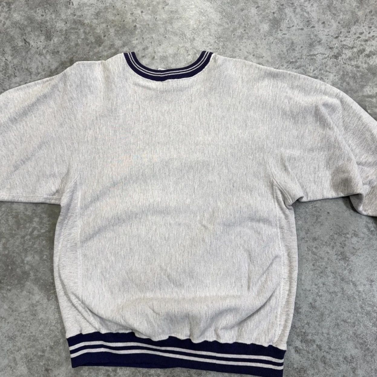 Champion VINTAGE Champion Sweatshirt Mens XL Gray Reverse Weave USA 90s Embroidered Logo Size US XL / EU 56 / 4 - 5 Thumbnail