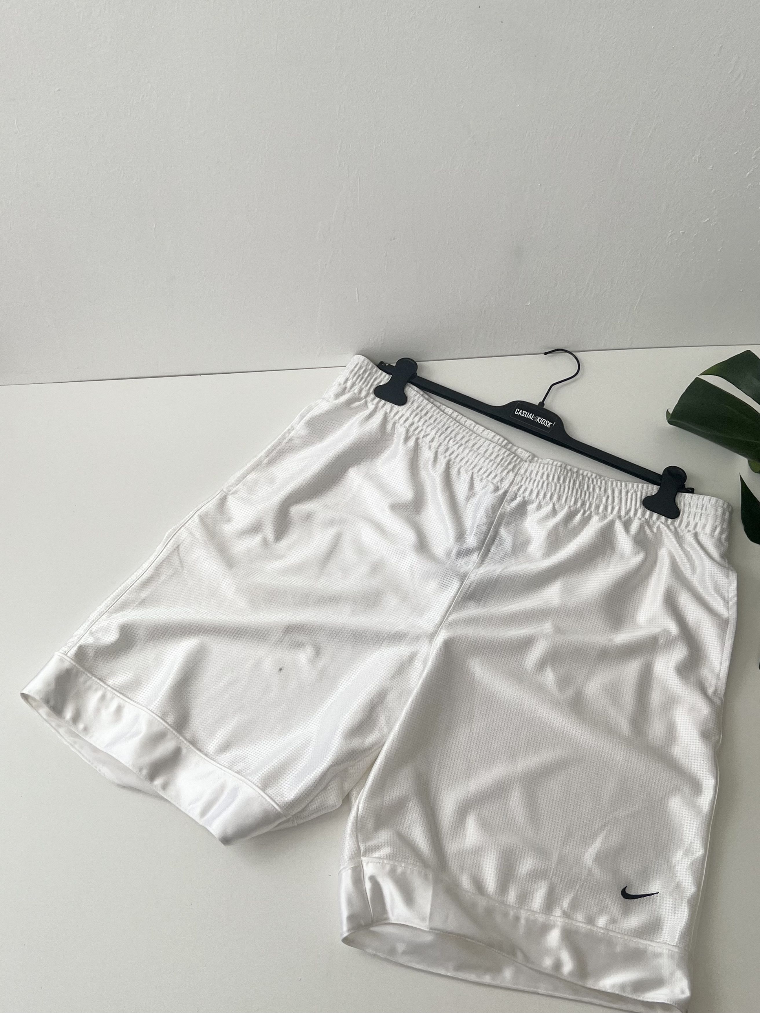 Nike × Vintage Nike vintage tr shorts Size US 34 / EU 50 - 1 Thumbnail