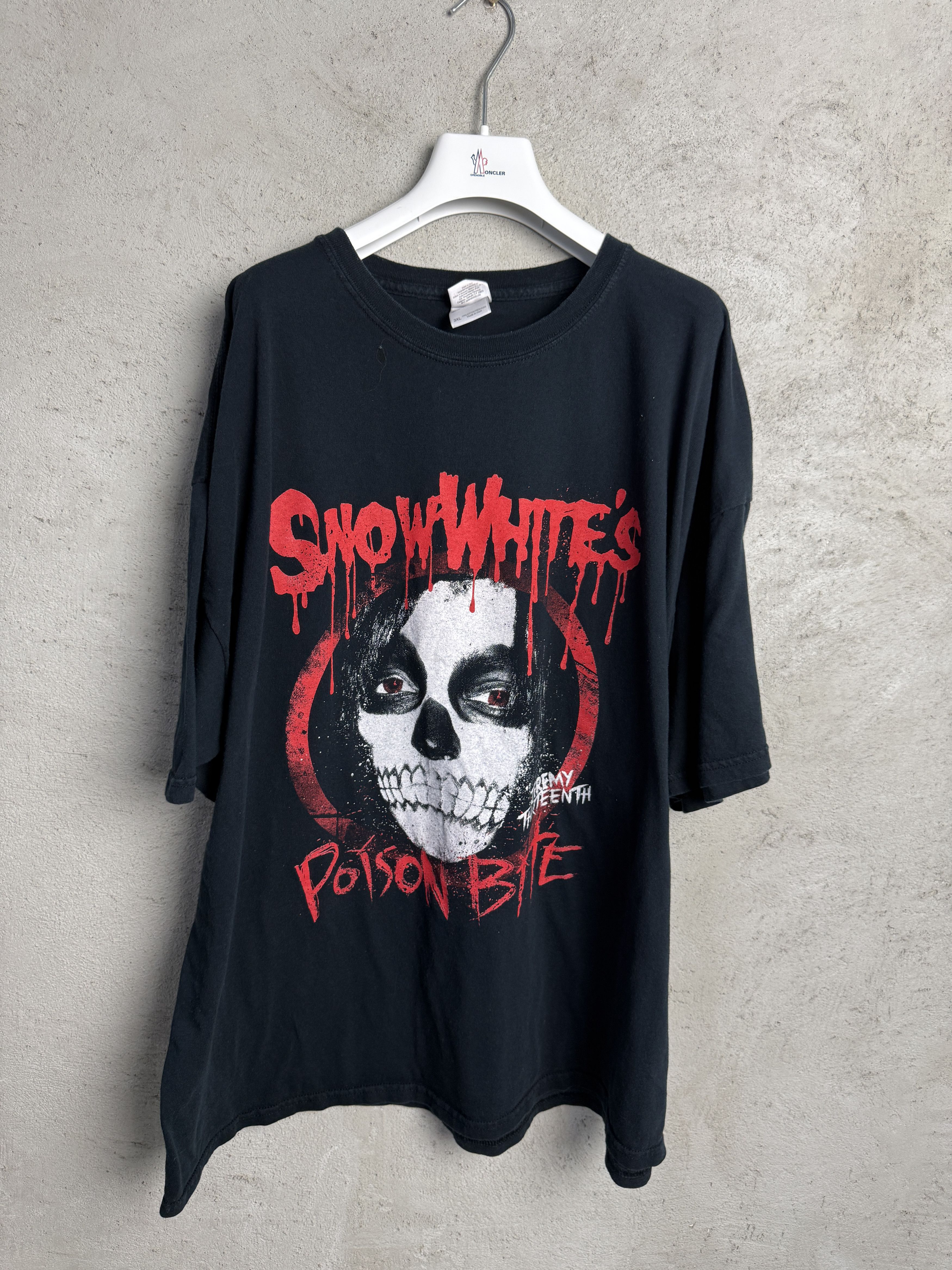 Vintage Vintage Snow White's Poison Bite t-shirt tee rock band Size US XXL / EU 58 / 5 - 1 Thumbnail