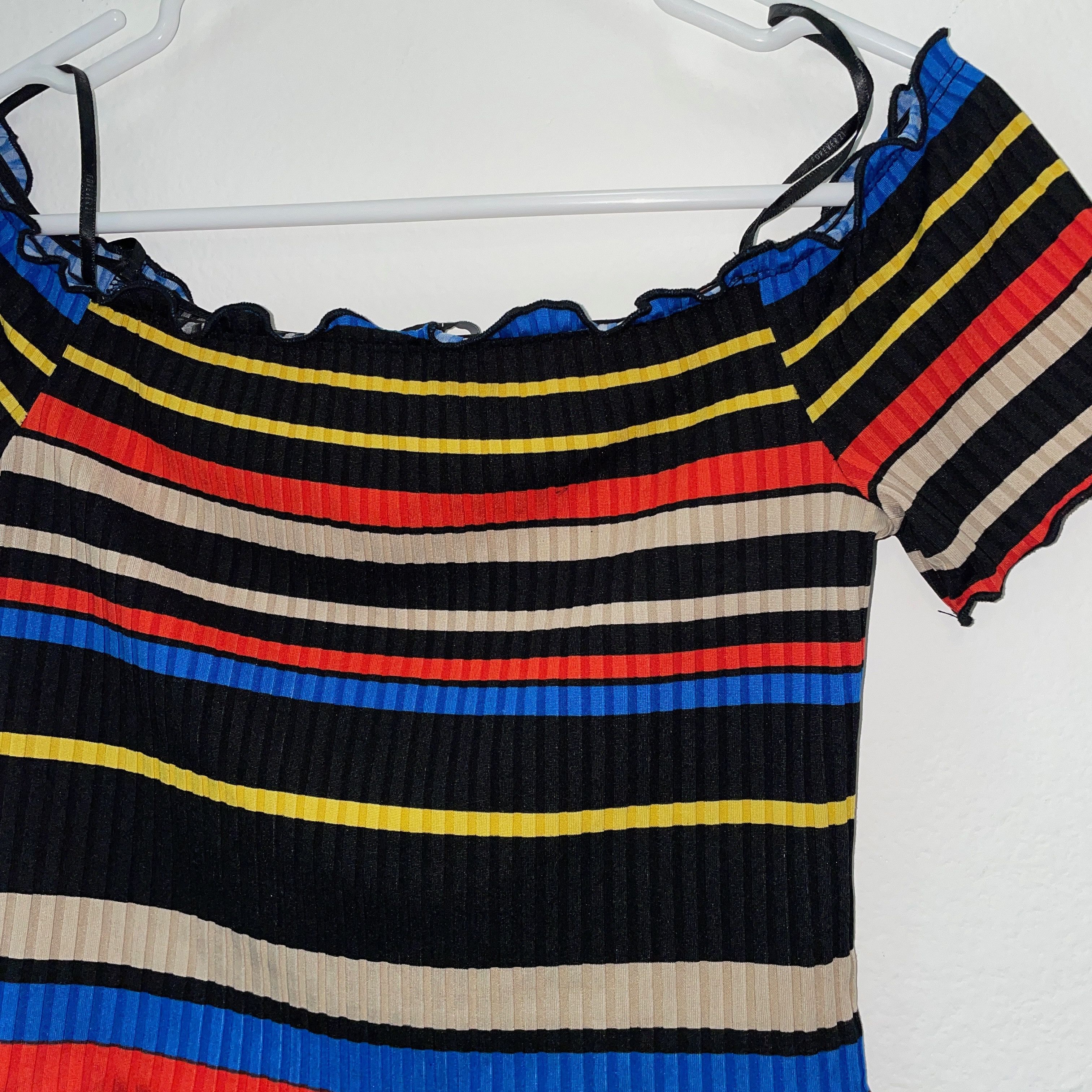 Forever 21 Forever 21 Striped Cropped Over the Shoulder Top Size M / US 6-8 / IT 42-44 - 2 Thumbnail