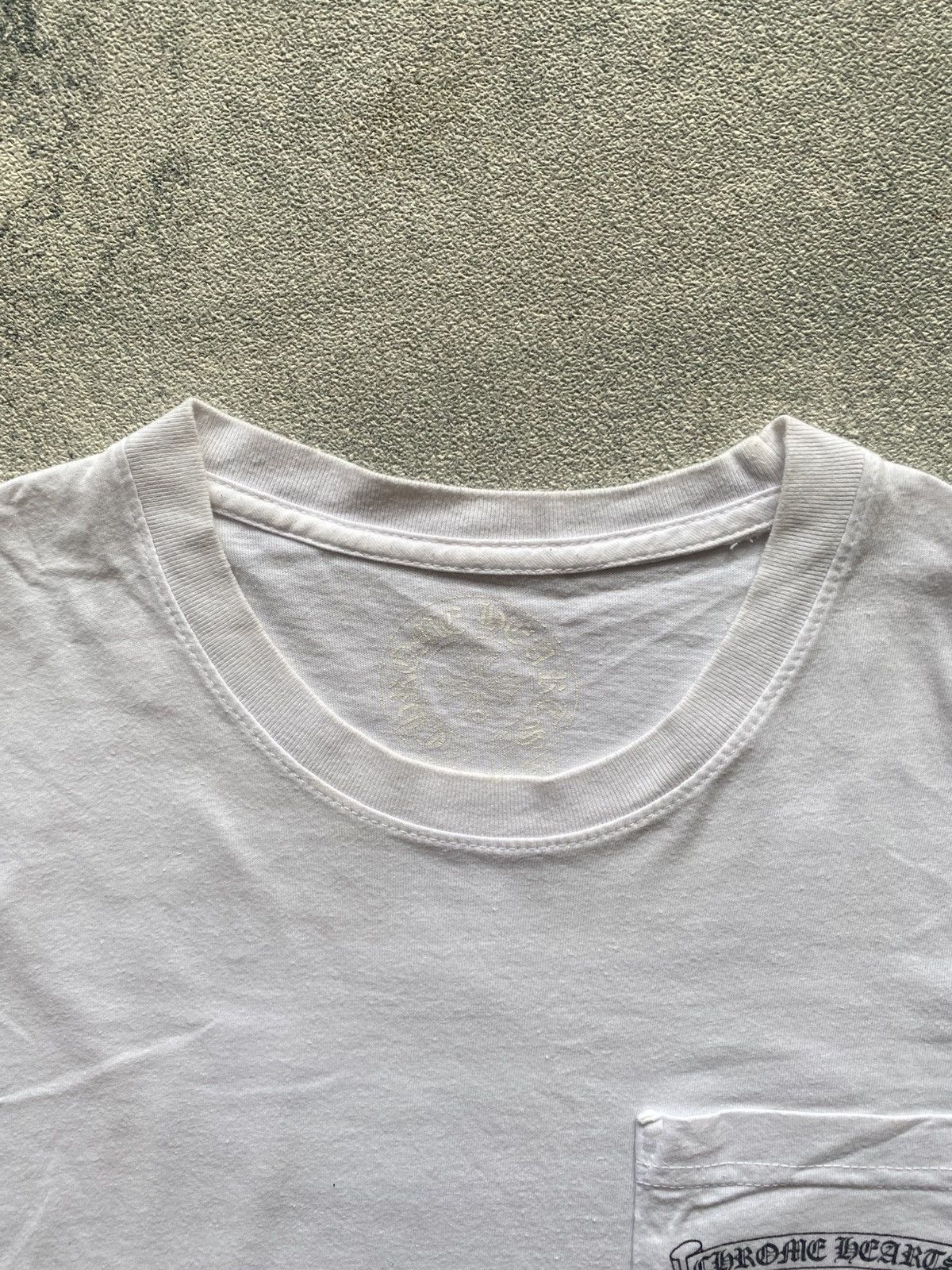 Chrome Hearts Chrome Hearts Scroll Logo Pocket Tee Size US S / EU 44-46 / 1 - 7 Thumbnail