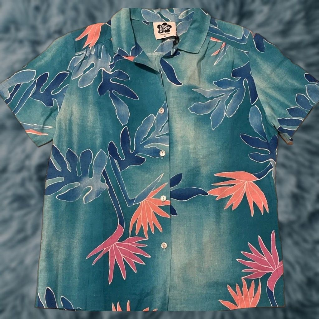 Hilo Hattie VINTAGE Hilo Hattie All Over Print Shirt M Women Blue Floral Button-Up Short Sleeve 90s 80s Hawaii Surf Beach Fashion Size M / US 6-8 / IT 42-44 - 1 Thumbnail