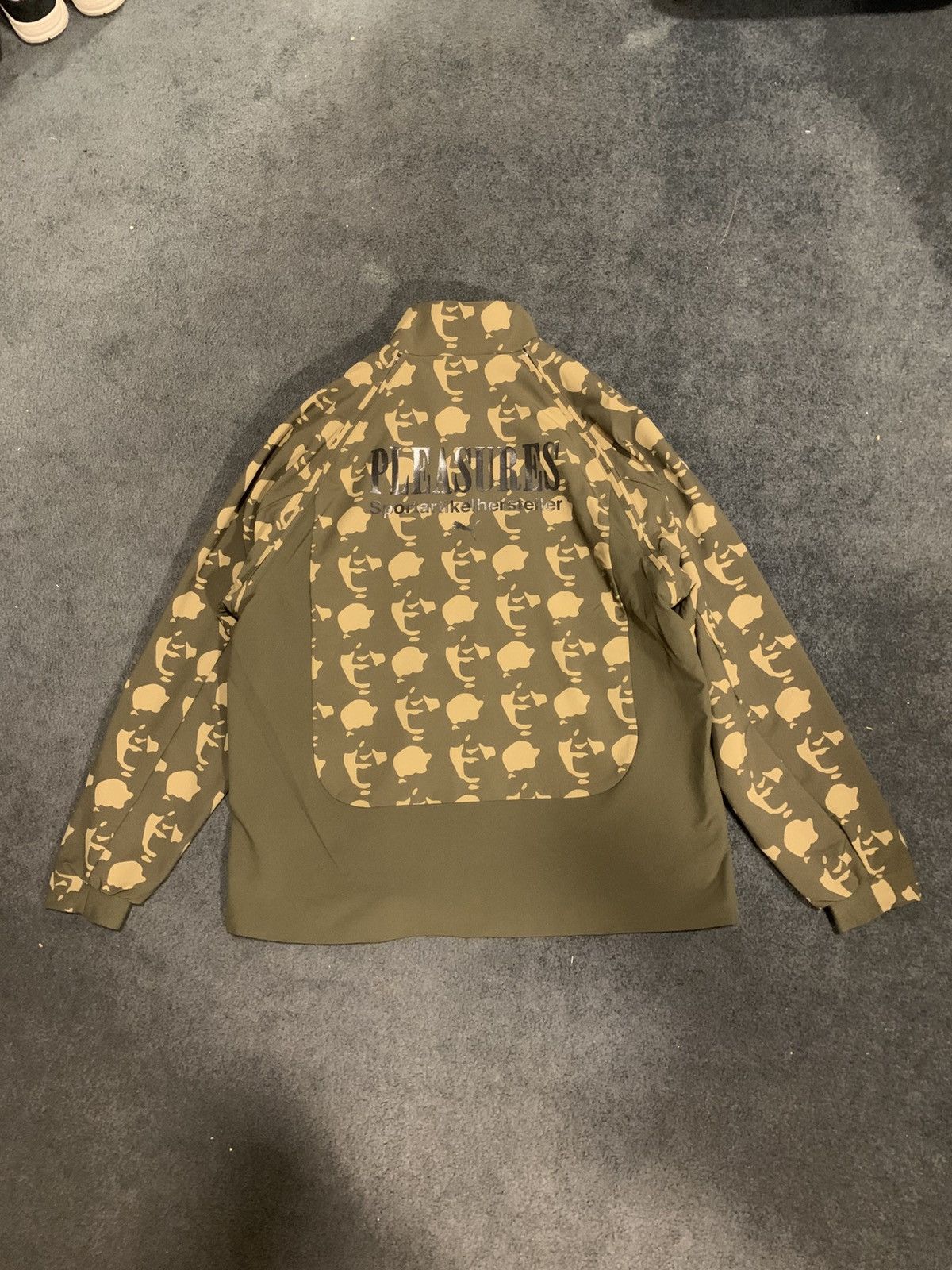Pleasures × Puma PUMA X PLEASURES ZIP OFF JACKET Size US L / EU 52-54 / 3 - 2 Thumbnail