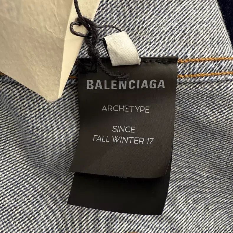 Balenciaga Balenciaga Back Logo Blue Long Sleeve Denim Jacket Size XS / US 0-2 / IT 36-38 - 4 Thumbnail