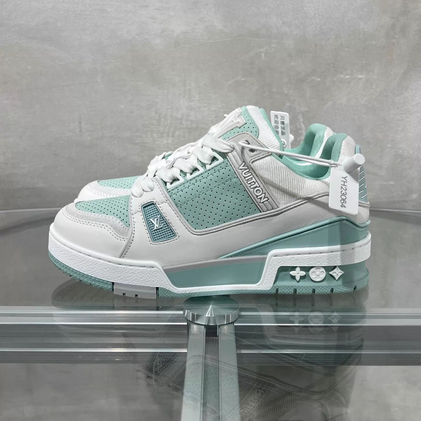 Louis Vuitton LV Trainer Mint Green UK1/35 New, tried on, boxed Size US 4.5 / IT 34.5 - 3 Thumbnail