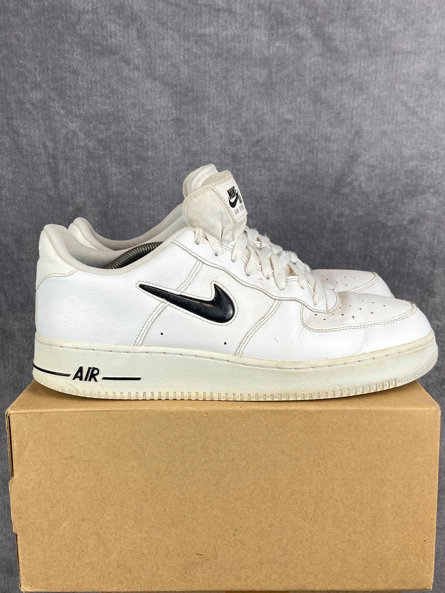 Nike Nike Air Force 1 white sneakers with black swoosh Size US 13 / EU 46 - 6 Thumbnail