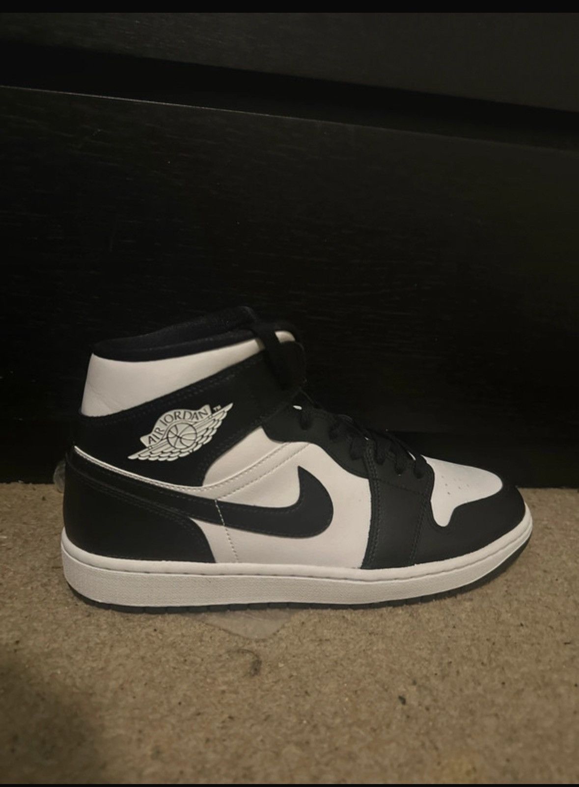 Nike Jordan 1 mid black/white Size US 9.5 / EU 42-43 - 1 Thumbnail