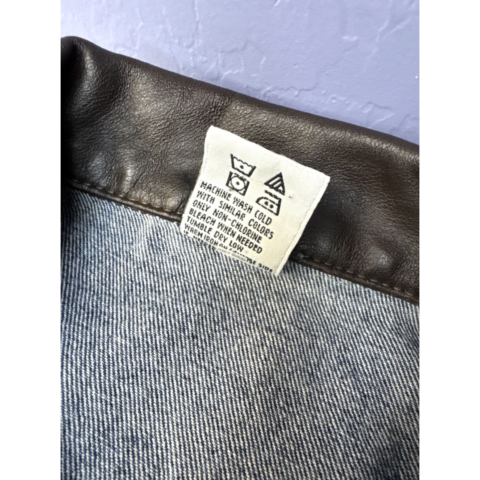 Vintage VINTAGE Warner Bros Denim Jean Jacket M US Flag USA 90s Taz Looney Tunes Mens Jacket Blue Cotton Bomber Style Size US 31 - 7 Thumbnail