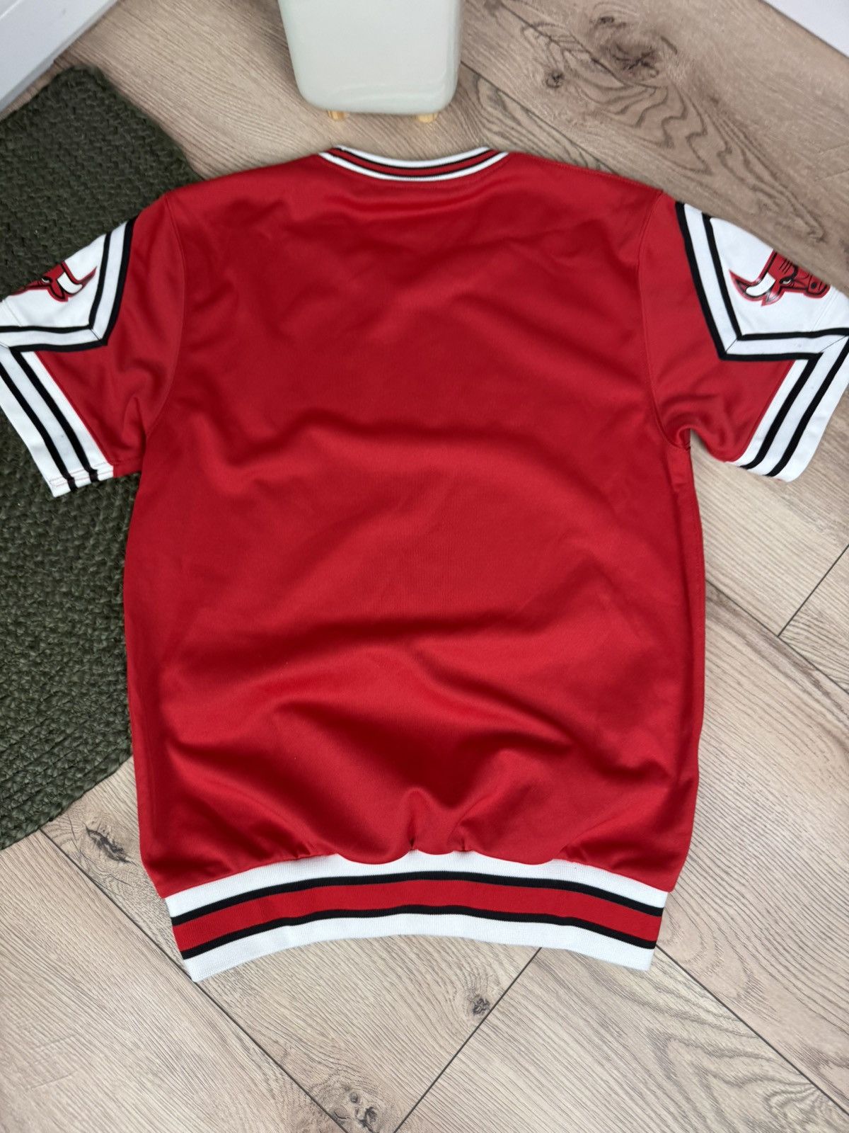 Mitchell & Ness MITCHELL & NESS CHICAGO BULLS SHOOTING SHIRT 1987-88 Size US S / EU 44-46 / 1 - 9 Thumbnail