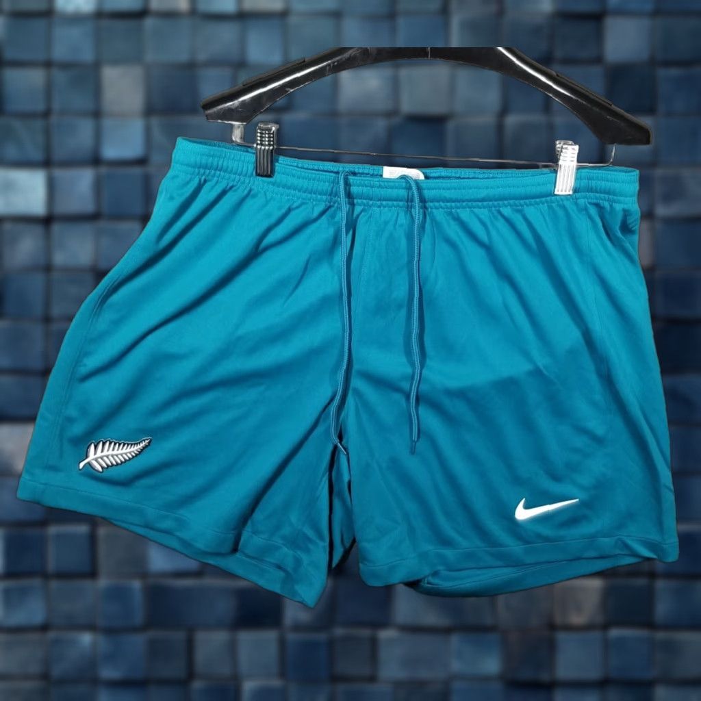 Nike VINTAGE Nike Soccer Shorts Men XL Teal Athletic Activewear Football 2000s Size US 36 / EU 52 - 1 Thumbnail