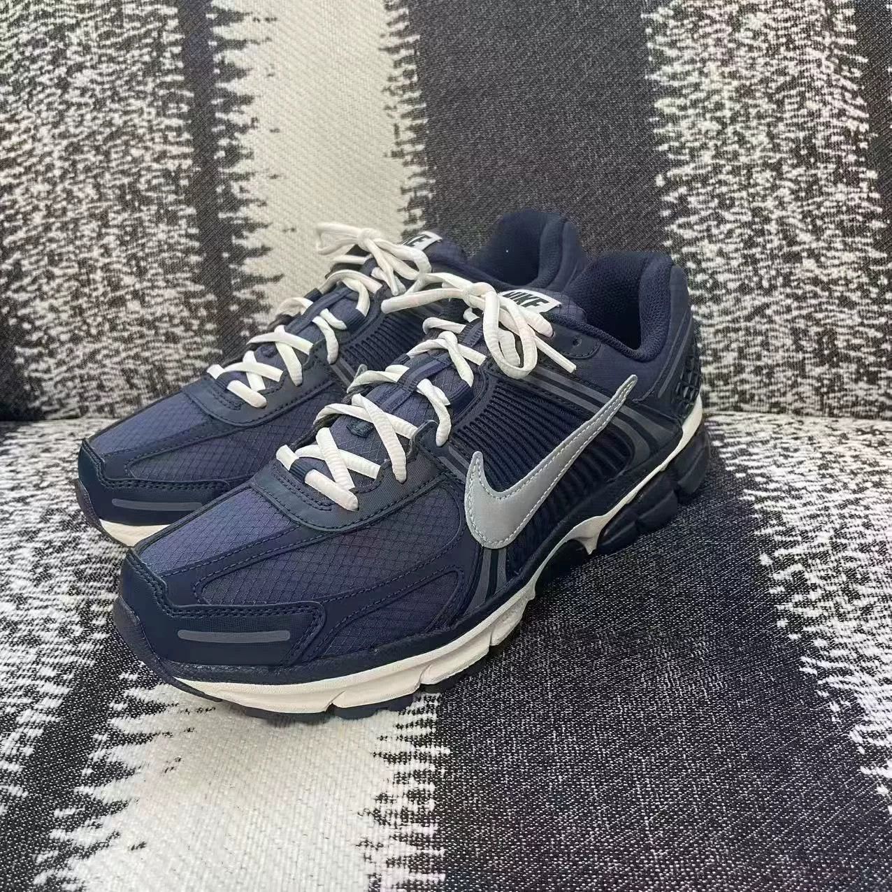 Nike Nike ZOOM Blue Lowtop Sneakers 9.5 Men Size US 9.5 / EU 42-43 - 1 Thumbnail