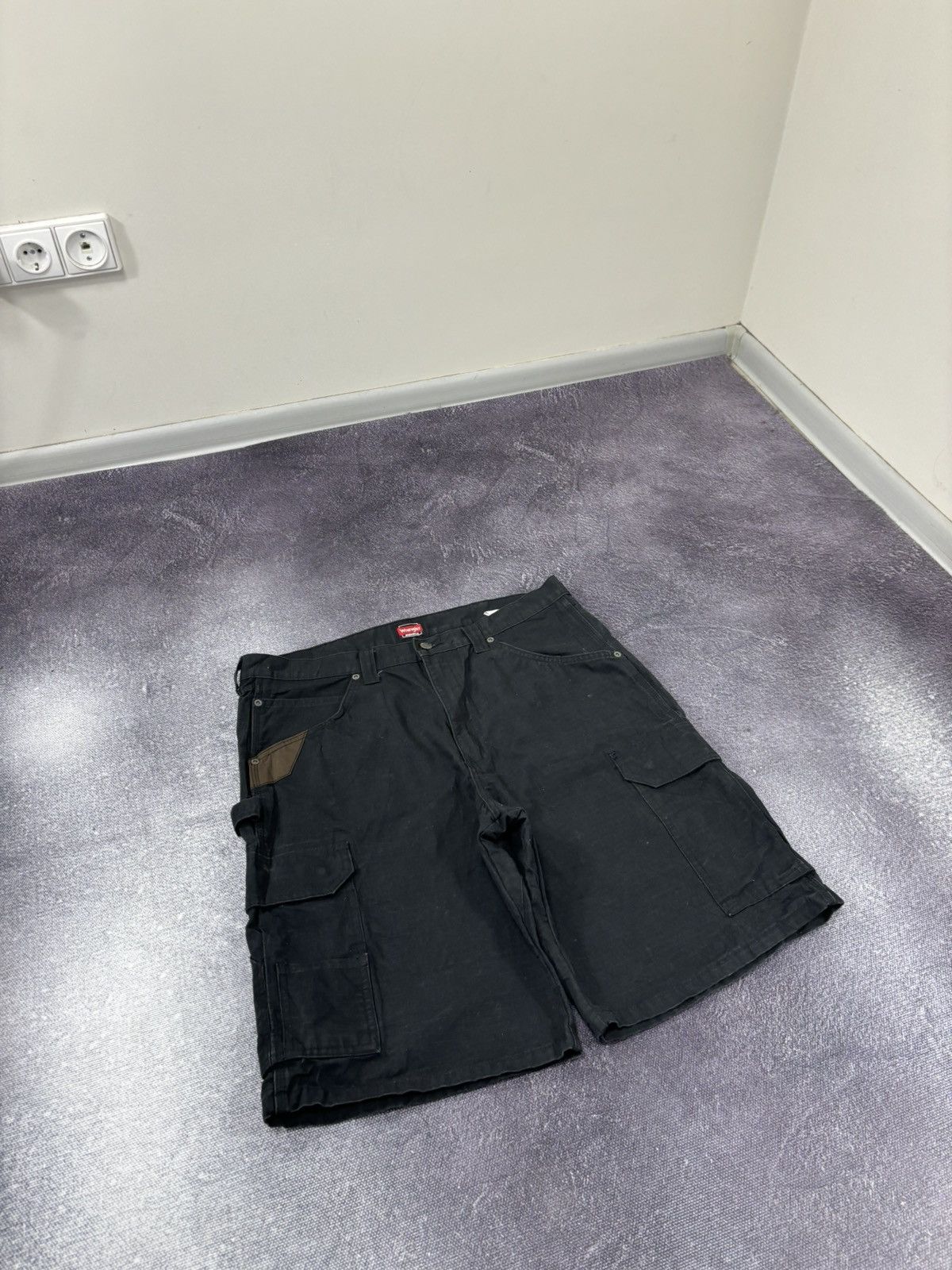 Wrangler Vintage Wrangler Workwear USA Utility Black Cargo Shorts Size US 36 / EU 52 - 3 Thumbnail