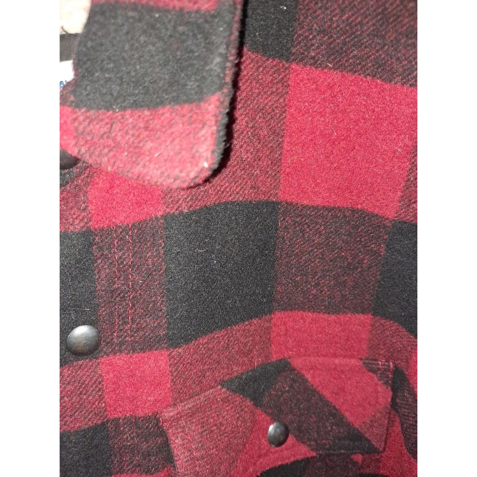 Old Navy Old Navy Black and Red Plaid With Sherpa Lining Size Large Size US L / EU 52-54 / 3 - 3 Thumbnail