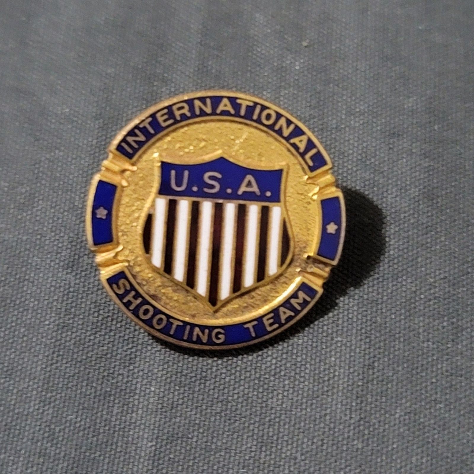 The Unbranded Brand Vtg USA International Shooting Team Lapel Pin Size ONE SIZE - 1 Thumbnail