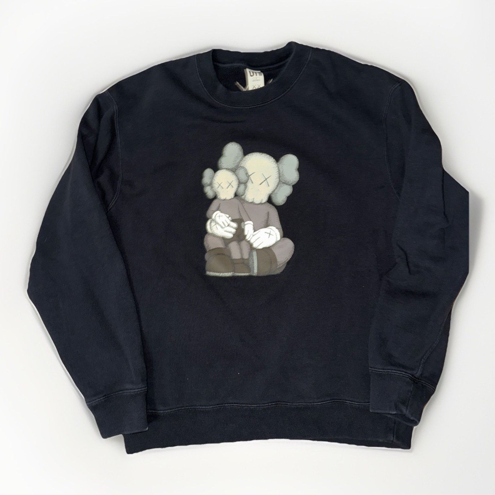 Kaws × Uniqlo Uniqlo x Kaws Crewneck Sweater Black Small 22x24 Size US S / EU 44-46 / 1 - 1 Thumbnail