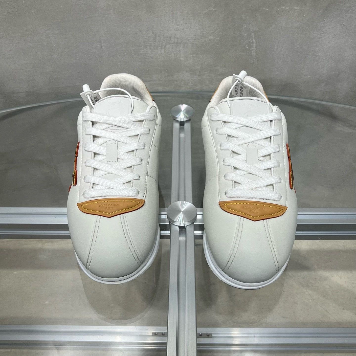 Louis Vuitton Louis Vuitton White Lowtop Sneakers 7 Men Size US 7 / EU 40 - 1 Thumbnail