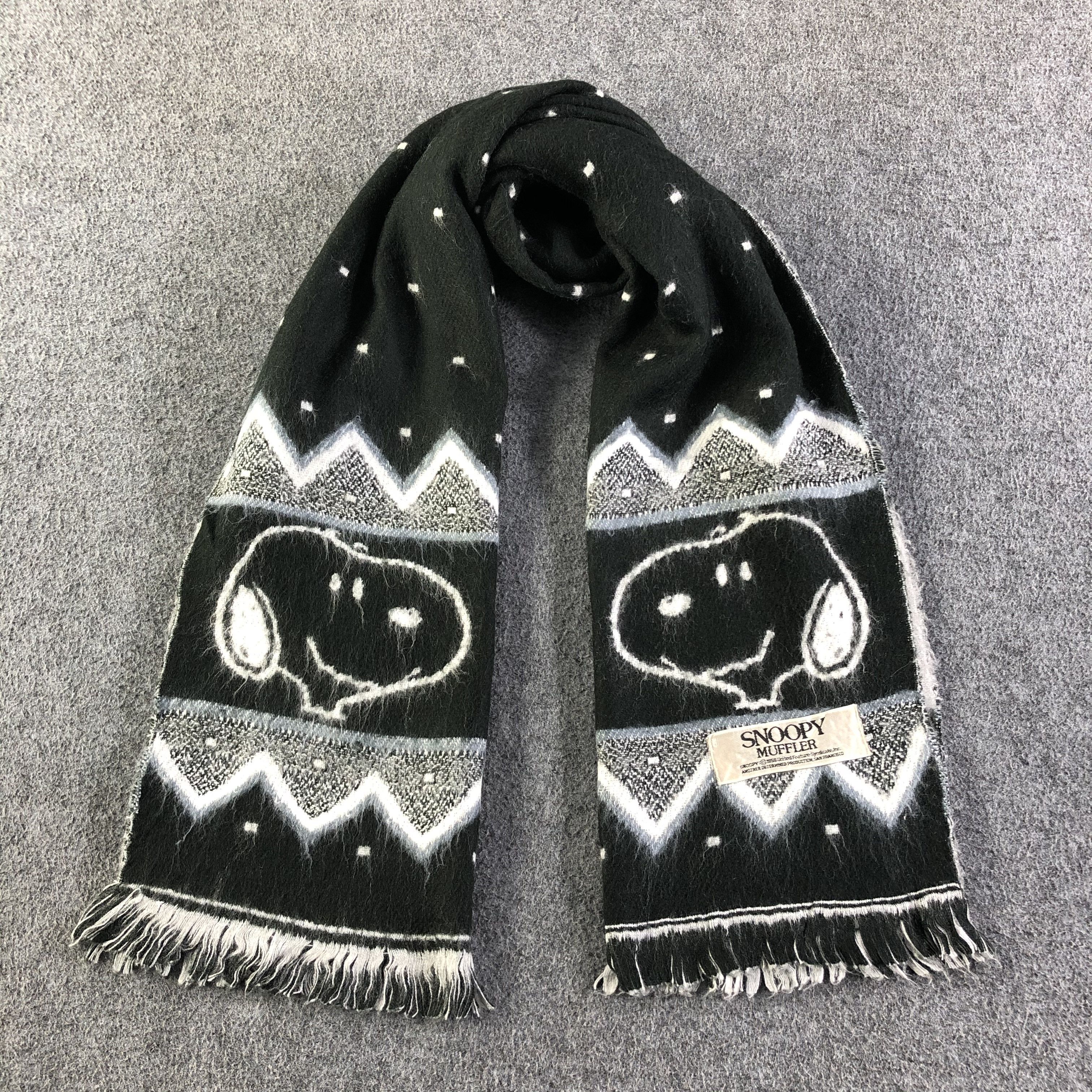 Anime Vintage Snoopy Scarf / Muffler / Neckwear P046 Size ONE SIZE - 1 Thumbnail