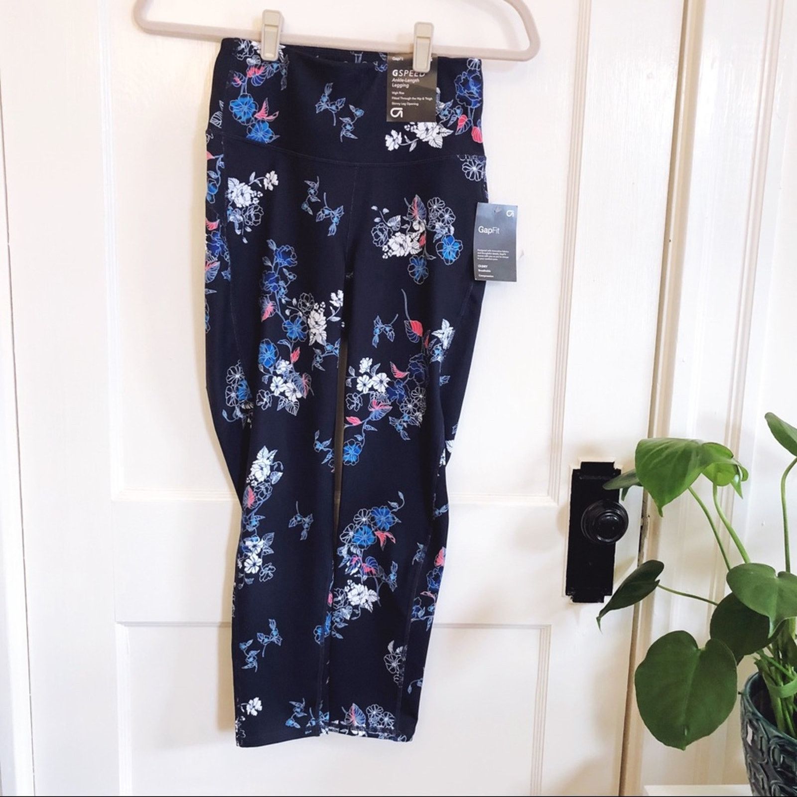 Gap GAP Fit High-Rise Blue Floral Compression Leggings Size 27" / US 4 / IT 40 - 7 Thumbnail