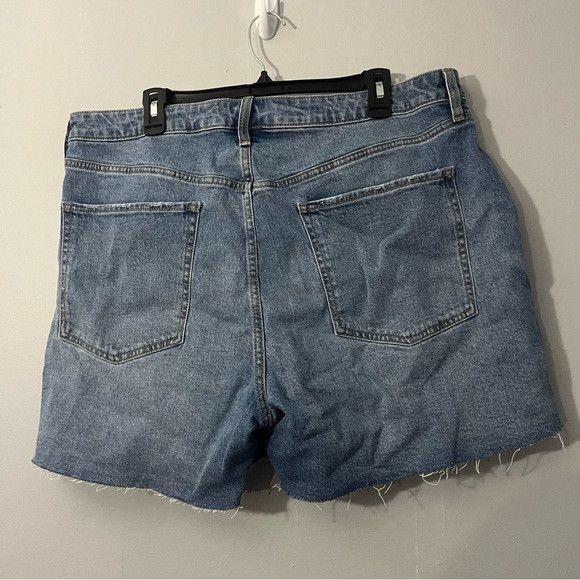 Old Navy Old Navy curvy High-Rise button fly OG straight shorts sz 18 Size 40" / US 18 - 2 Thumbnail