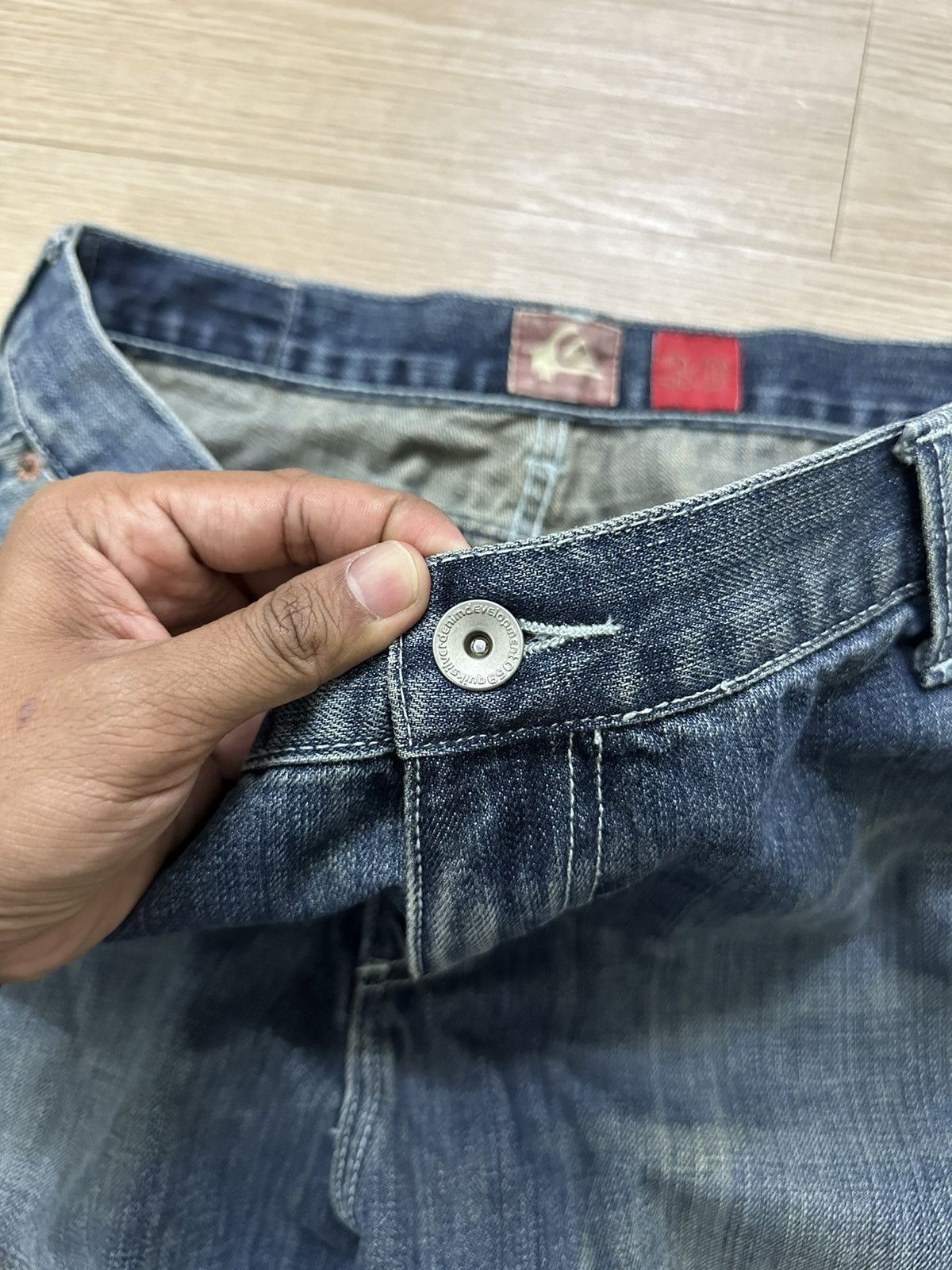 Beauty Beast × Quiksilver × Vintage Vintage Y2K Rare Beautiful Quiksilver Distressed Denim Pants Size US 36 / EU 52 - 6 Thumbnail