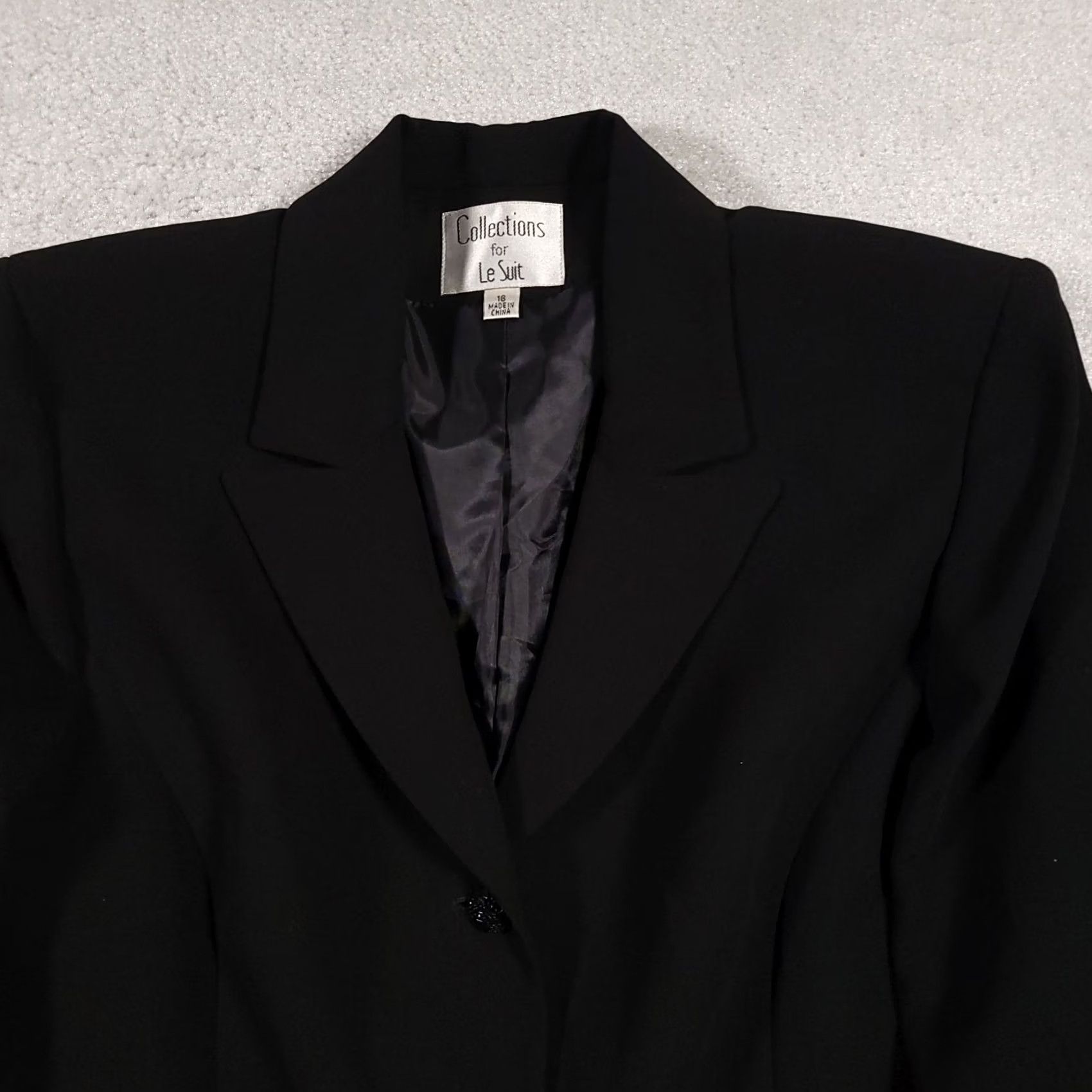 Vintage Le Suit Blazer Jacket Women 16 Black Shoulder Pads Three Button Lined Beaded Size XXL / US 16-18 / IT 52-54 - 3 Thumbnail
