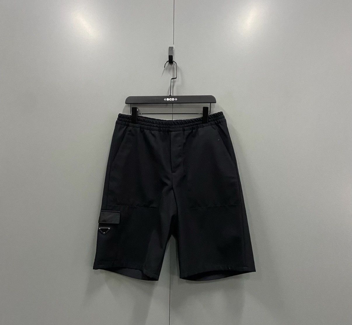 Prada Prada Black Triangle Logo Shorts J41 Size US 32 / EU 48 - 1 Thumbnail