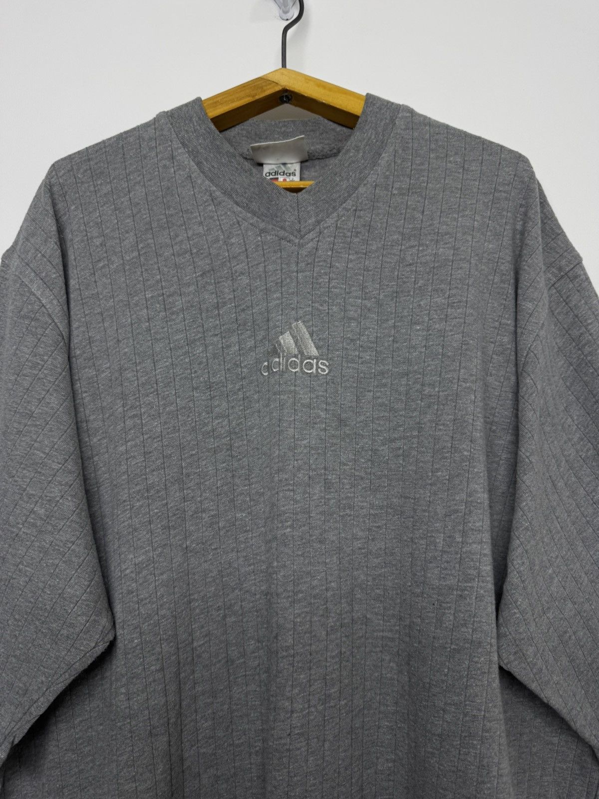Adidas Vintage 90s Adidas v-neck ribbed T-Shirt logo in beige Size US L / EU 52-54 / 3 - 4 Thumbnail