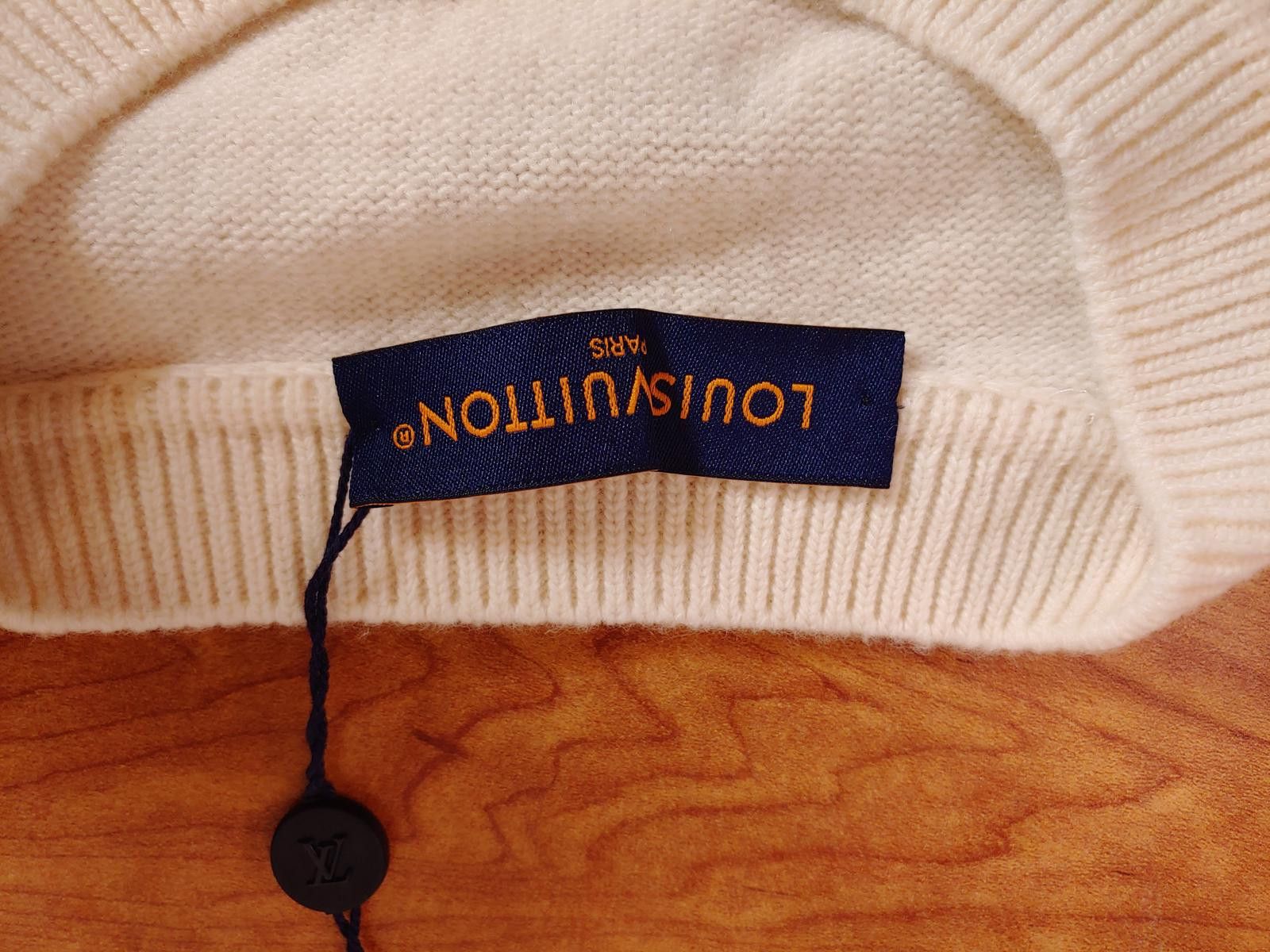 Louis Vuitton Louis Vuitton Portrait Intarsia Crewneck in White Size US XL / EU 56 / 4 - 3 Thumbnail