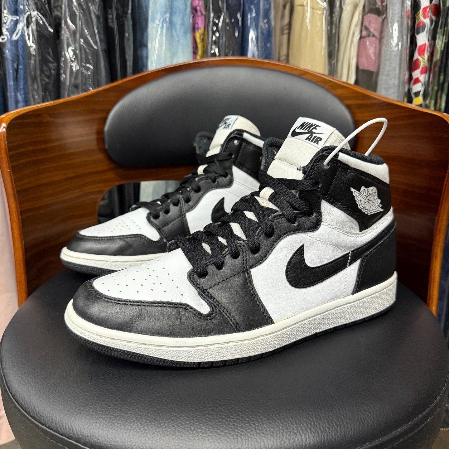 Nike Nike AJ1 Black Lowtop Sneakers 10 Men Size US 10 / EU 43 - 1 Thumbnail