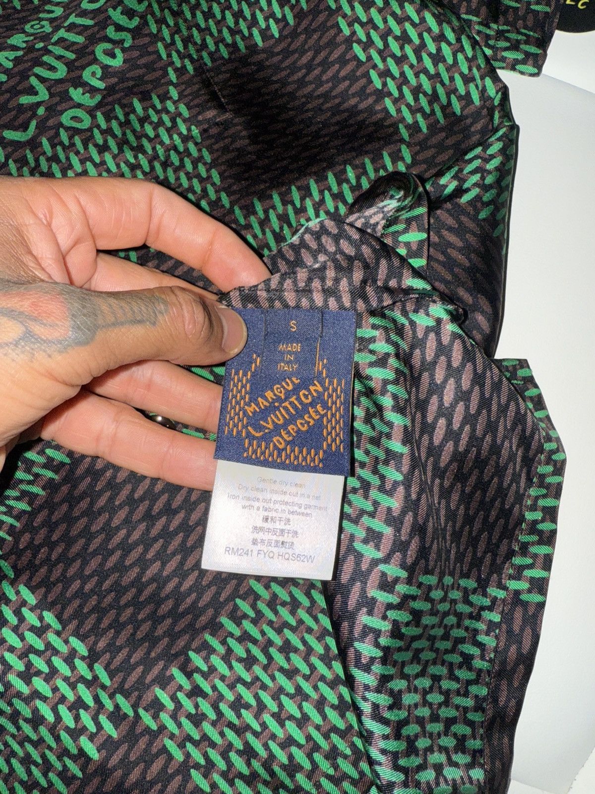 Louis Vuitton Louis vuitton damier logo silk shirt Size US S / EU 44-46 / 1 - 5 Thumbnail
