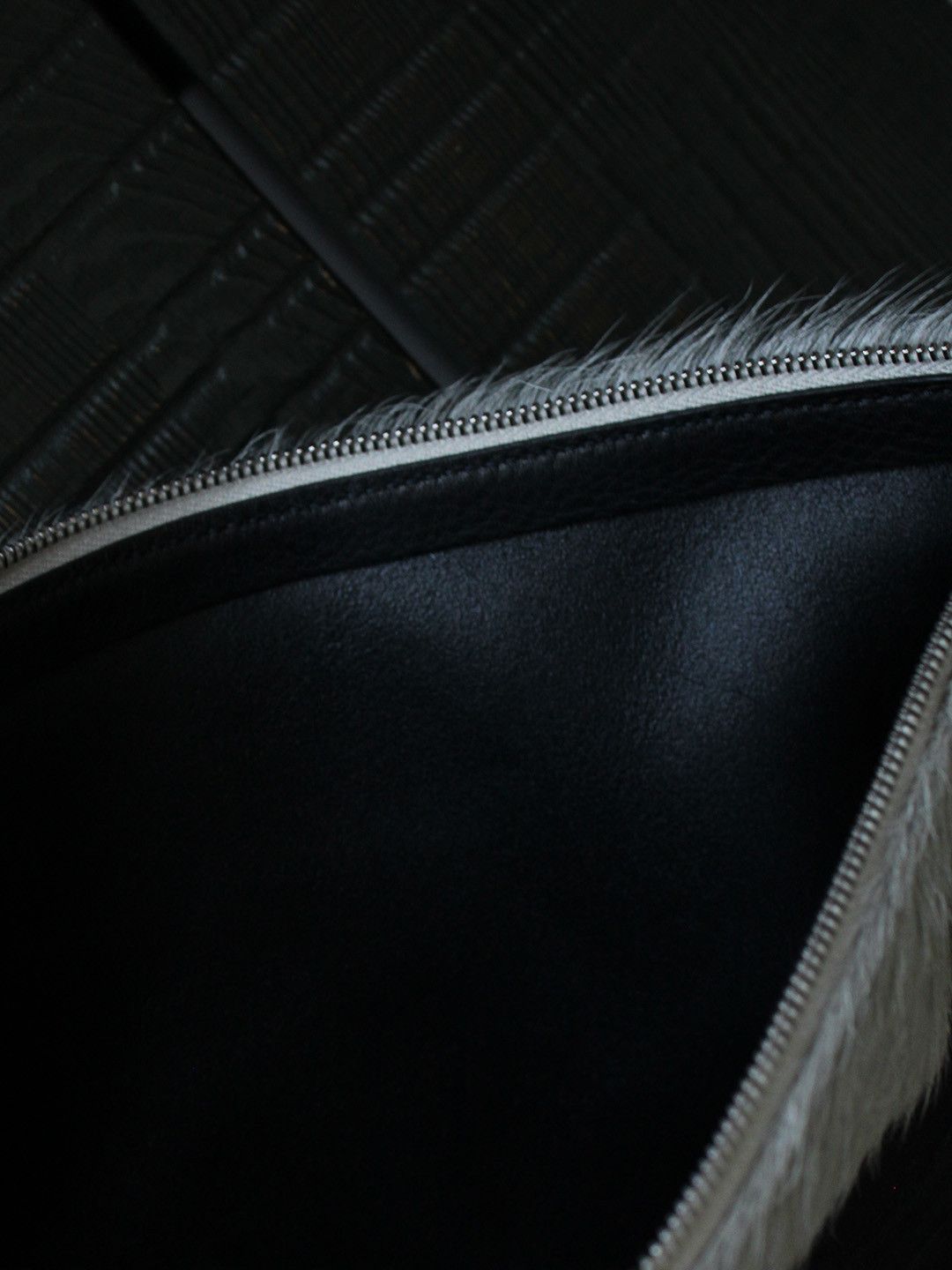 Rick Owens Rick Owens FW22 "Strobe" Pony Hair Brief Clutch Bag Size ONE SIZE - 6 Thumbnail
