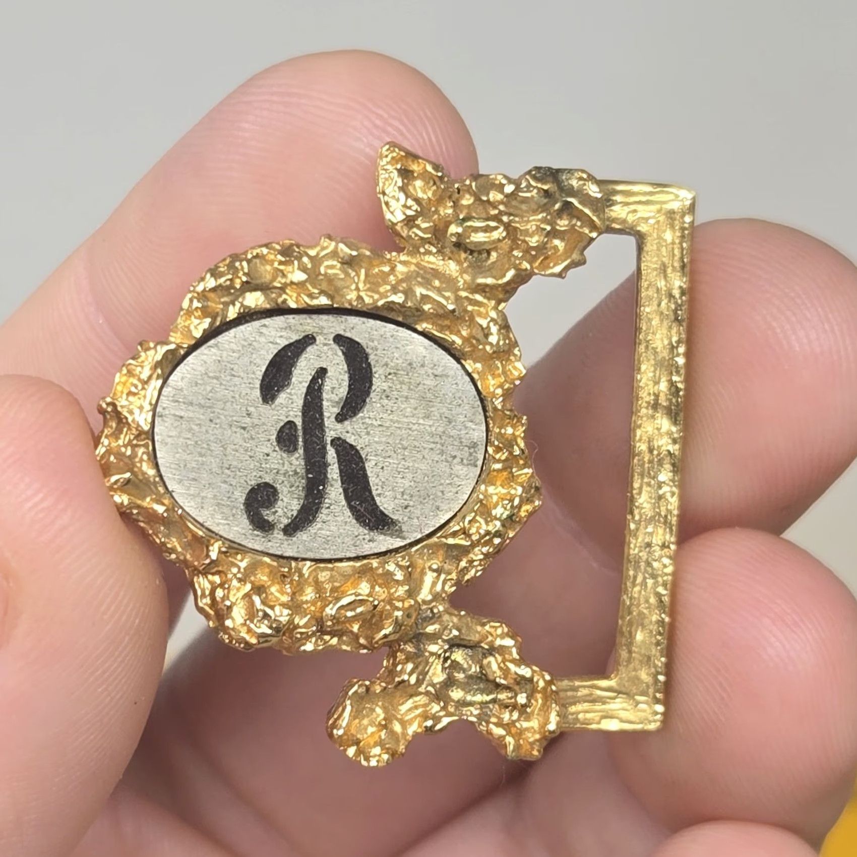 Vintage VINTAGE MCM Master Plate Letter “R” Monogram Belt Buckle Men’s Unisex Metal Art Deco Belt Buckle R Monogram Size ONE SIZE - 5 Thumbnail