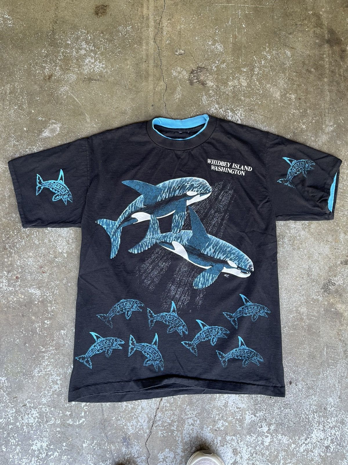 Vintage Vintage 90s All Over Print Orca Whale Shirt Size US L / EU 52-54 / 3 - 1 Thumbnail