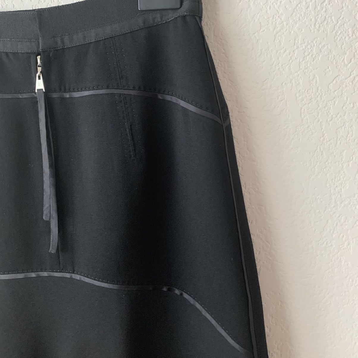 Louis Vuitton Louis Vuitton 100% wool skirt Size 24" / US 00 / IT 34 - 16 Thumbnail