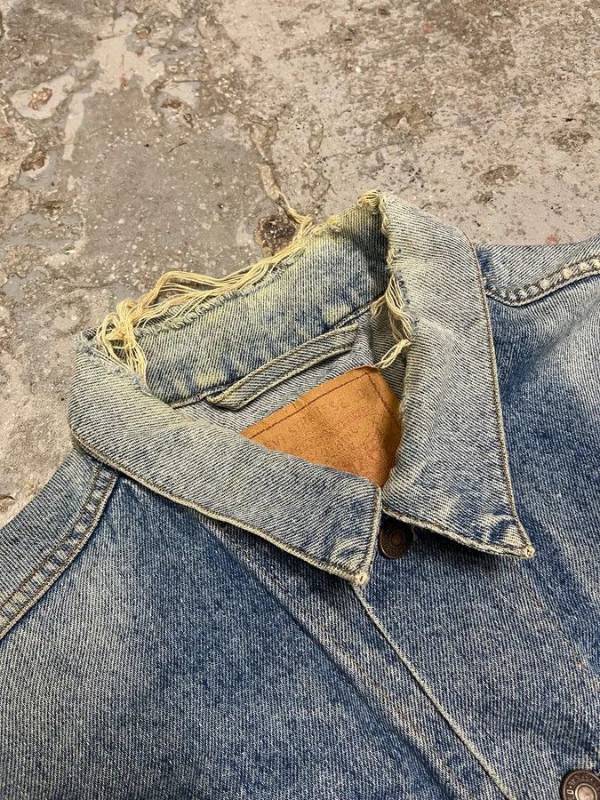 Levi's × Vintage 1990s Levi’s Blue Distressed Faded Denim Jacket Size US M / EU 48-50 / 2 - 8 Thumbnail