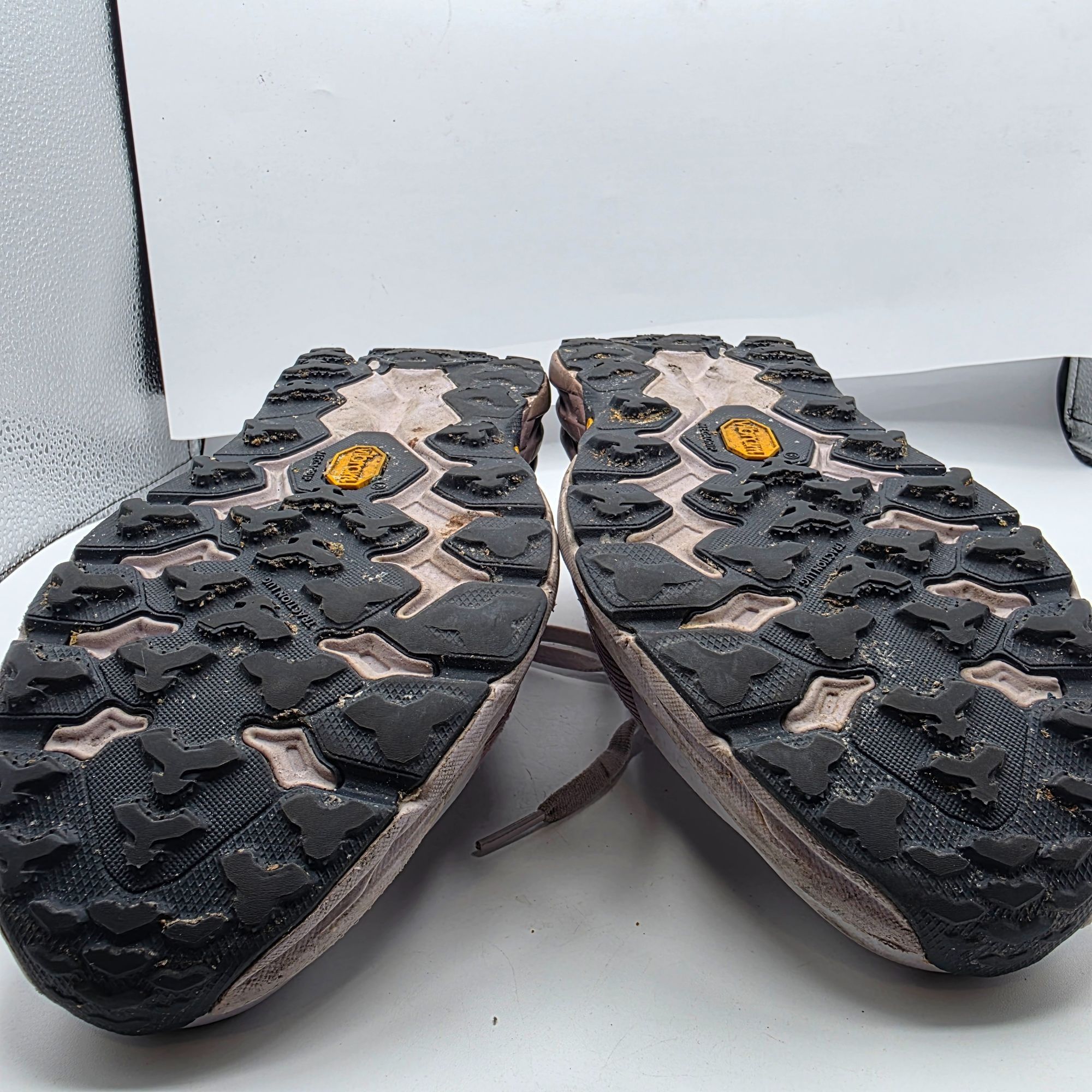 Hoka Hoka One One Speedgoat 5 Womens Size 7 Pink Trail Running Sh Size US 7 / IT 37 - 11 Thumbnail