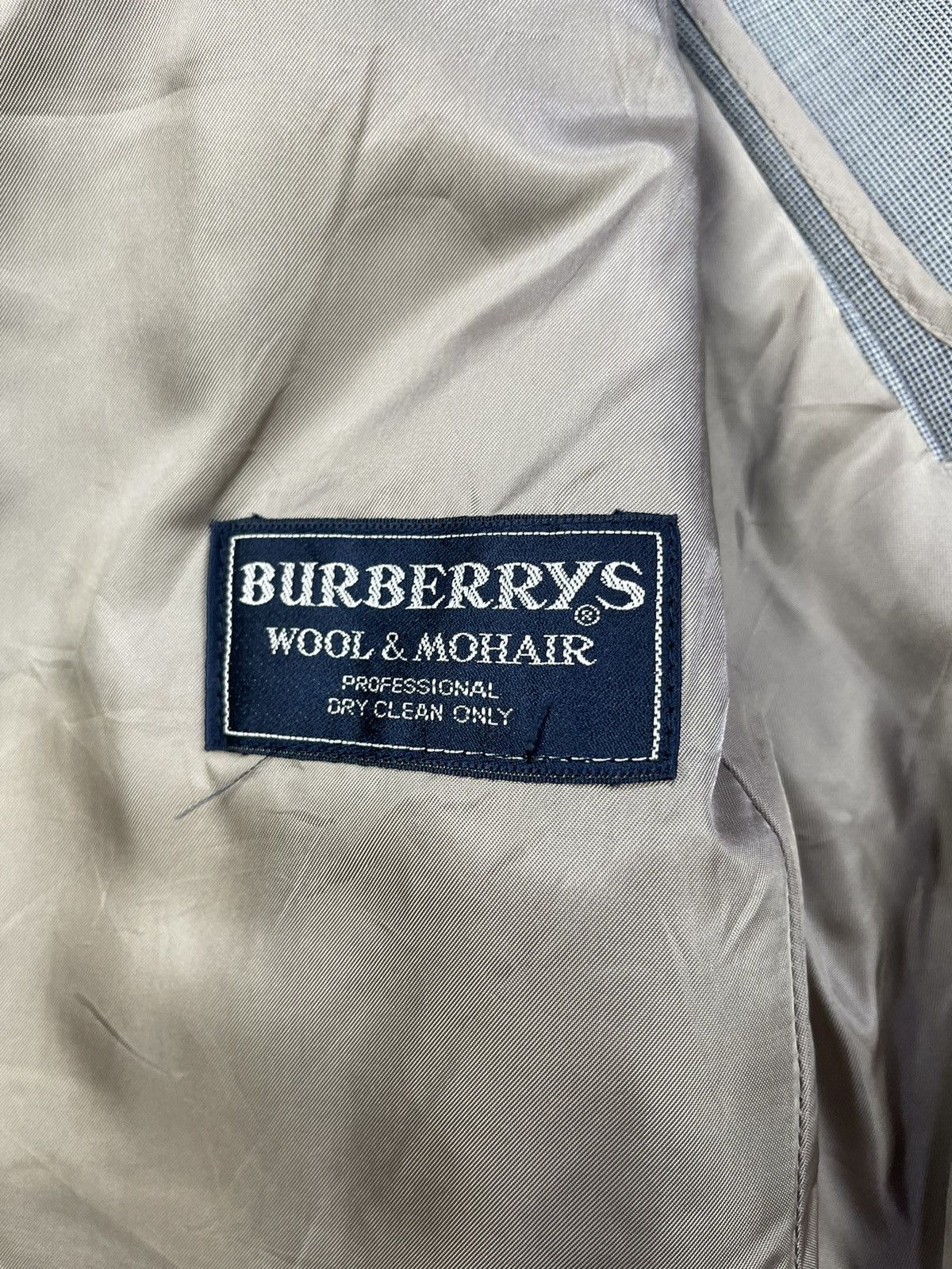 Burberry Vintage Burberrys Monogram Button Peak Lapel Blazer Size US M / EU 48-50 / 2 - 15 Thumbnail