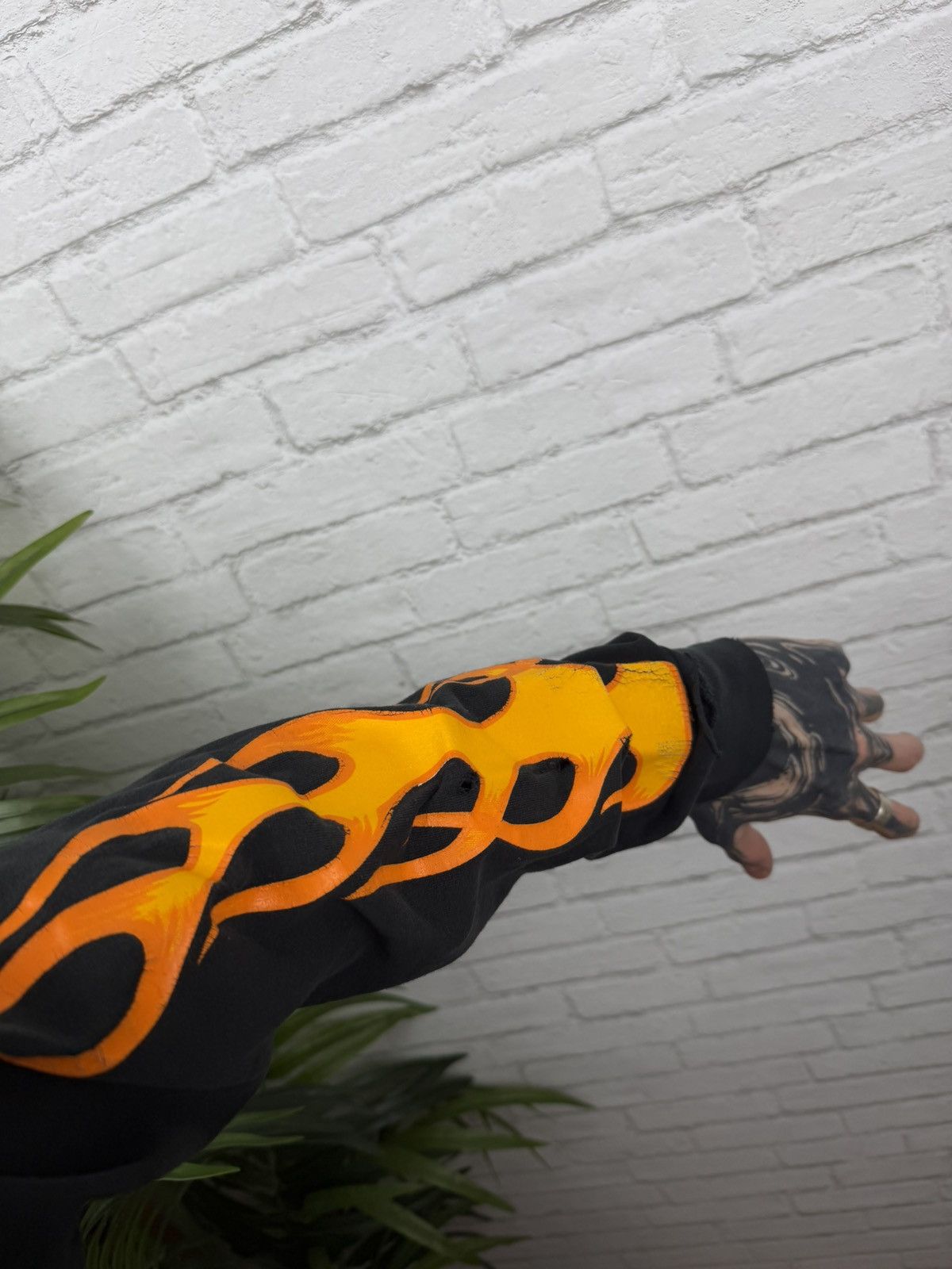 Harley Davidson (M) THRASHED OUT Flames Harley Davidson Long Sleeve T Shirt Size US M / EU 48-50 / 2 - 17 Thumbnail